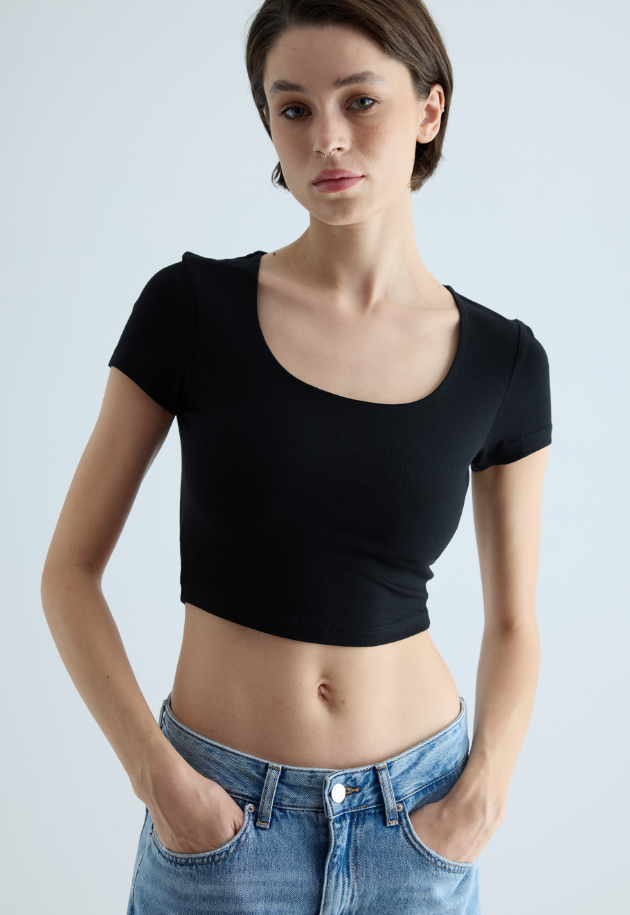 Kadın Siyah Renk Kare Yaka Kısa Kollu T-Shirt