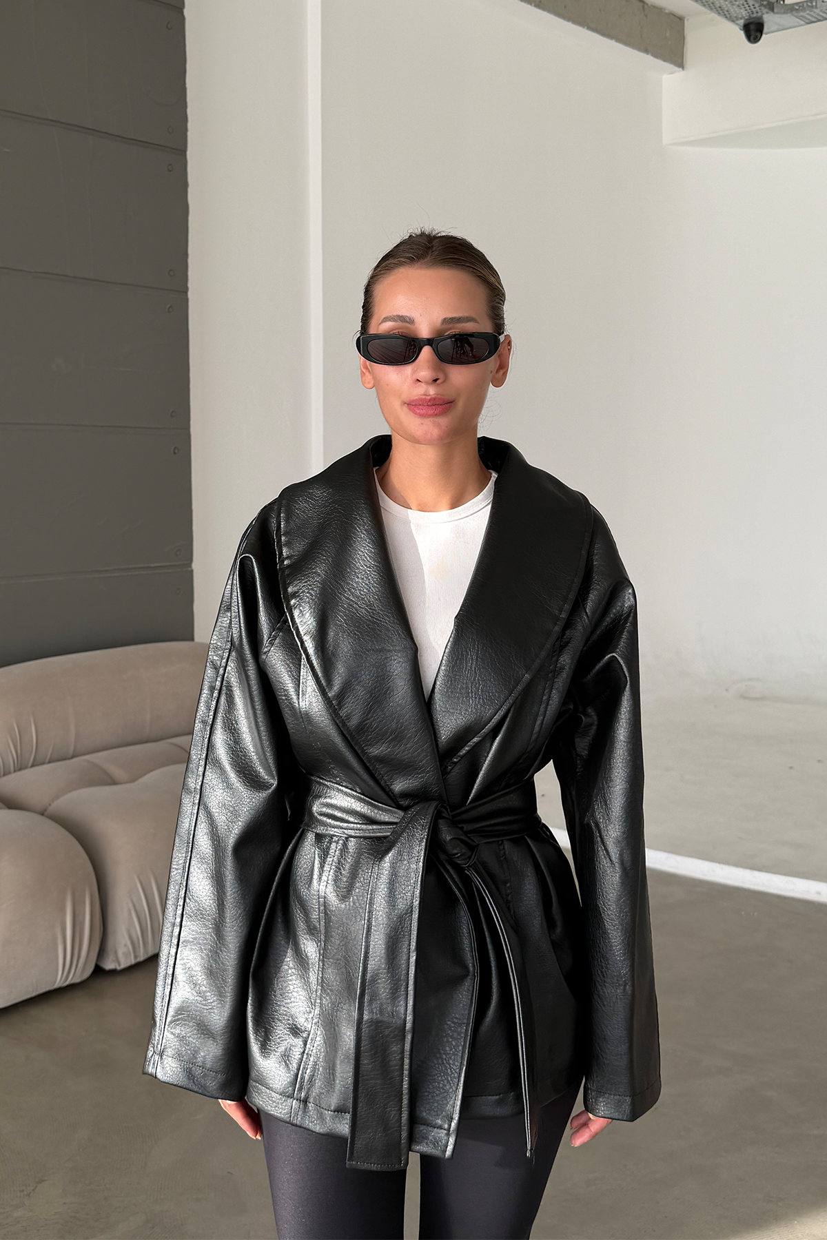 Nathalie Siyah Kuşaklı Oversize Deri Ceket