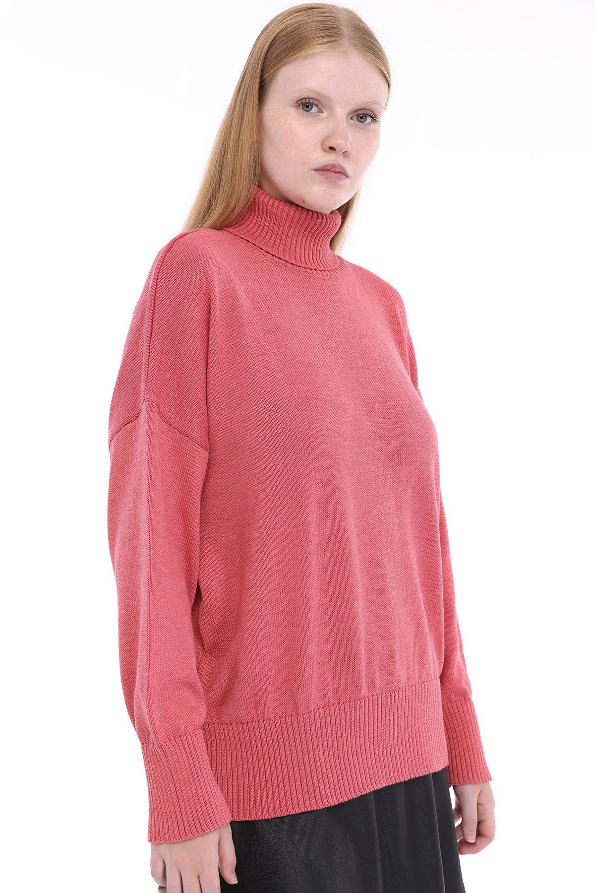 Pembe Kadın %100 Pamuk Düz Örgü Oversize Düşük Omuz Balıkçı Yaka Triko Kazak TRIST-6174