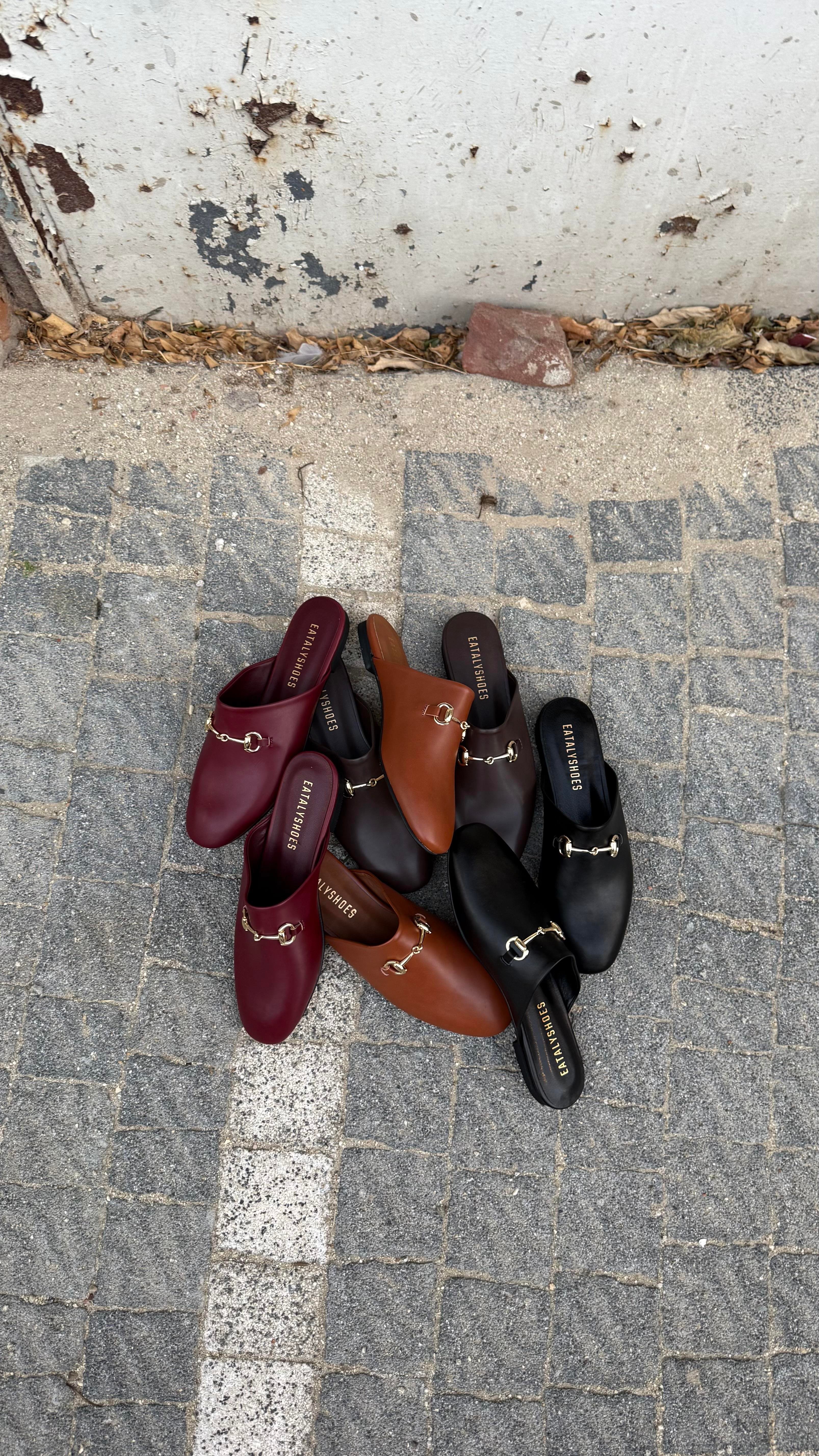 Acıkahve Cilt Tokalı Düz Model Terlik