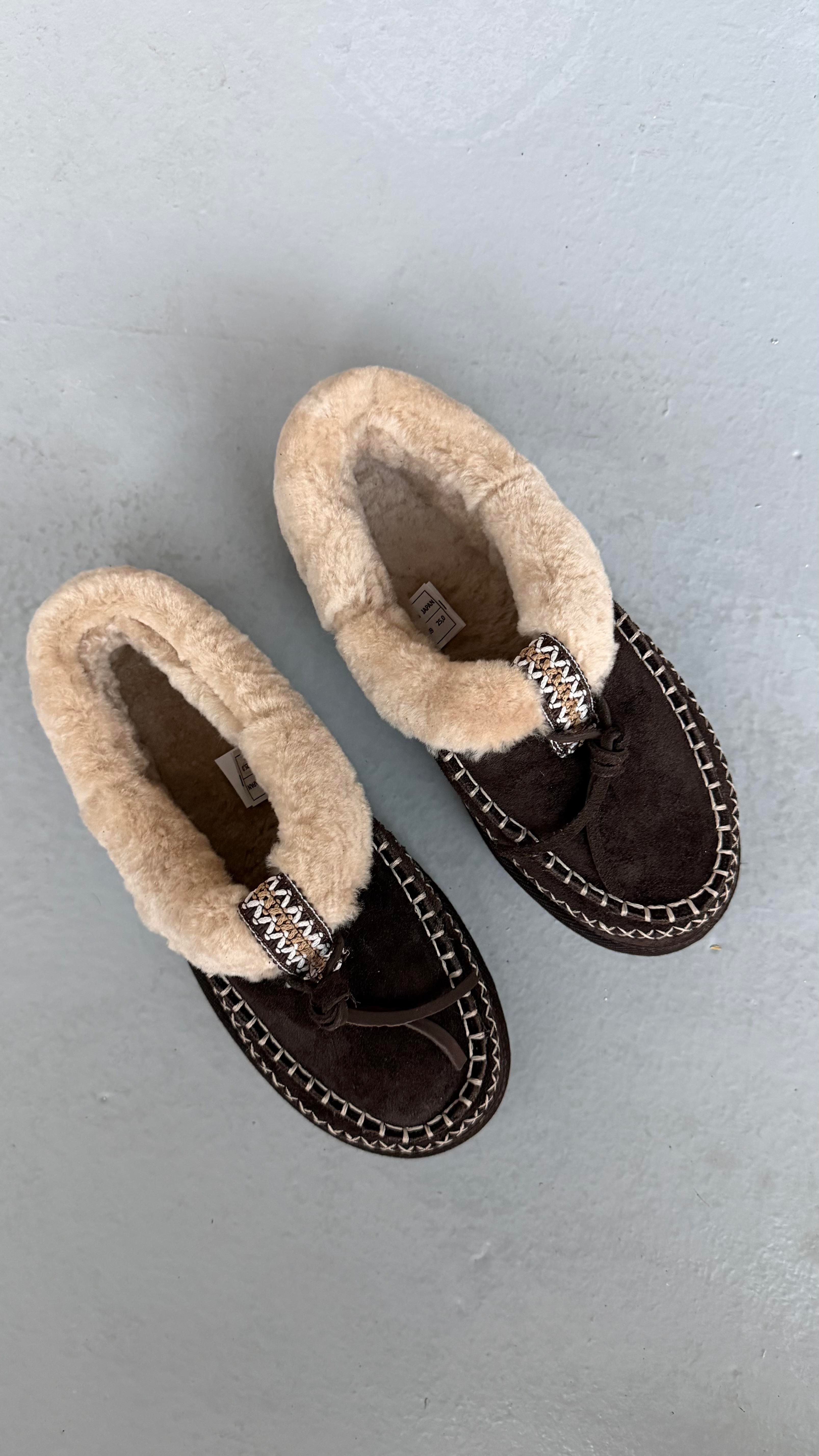 Acıkahve Hakiki Süet Deri Dikişli Kürklü Kadın Makosen Terlik