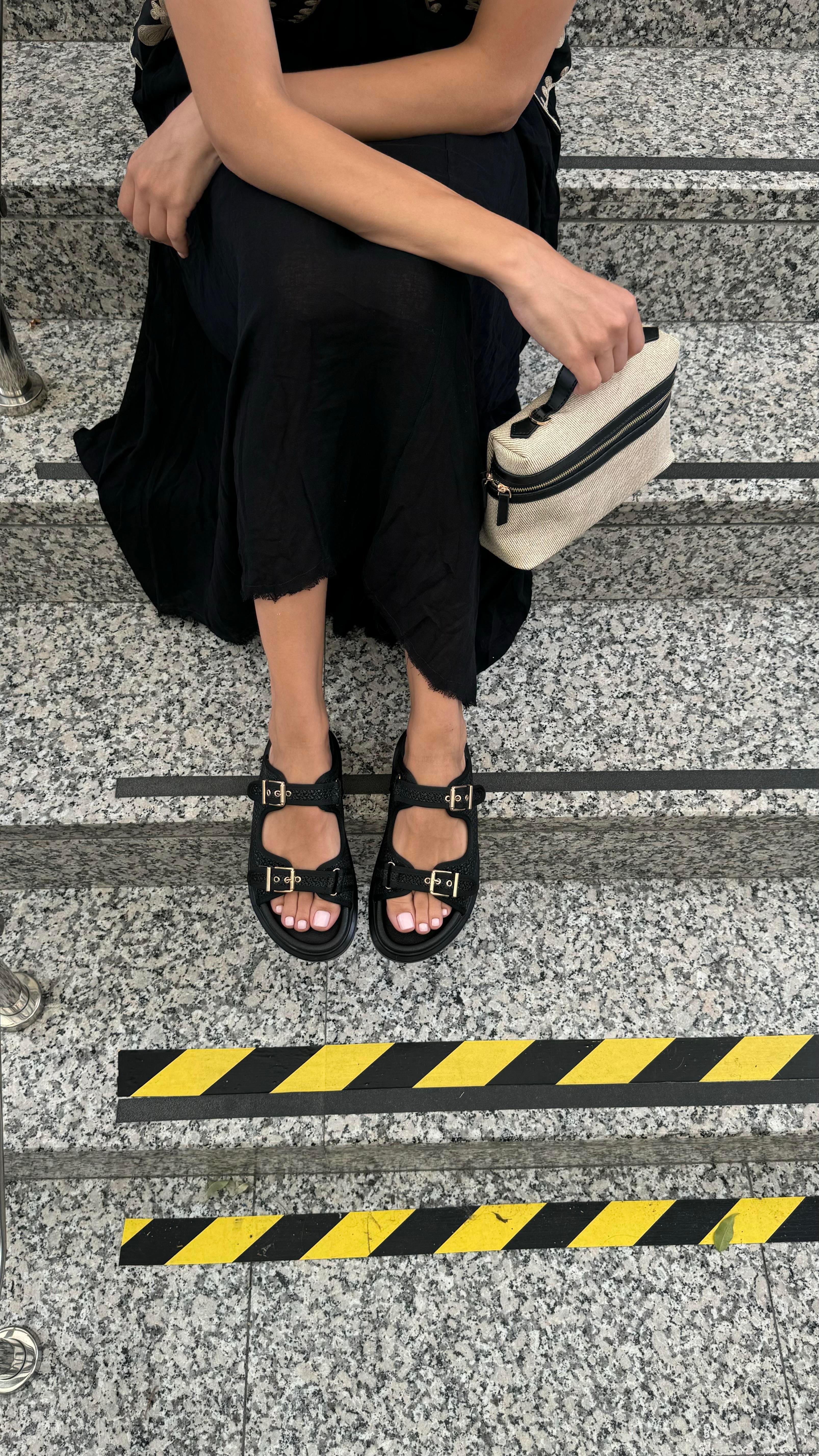 Bella Siyah Hasır Görünüm Çift Bantlı Terlik