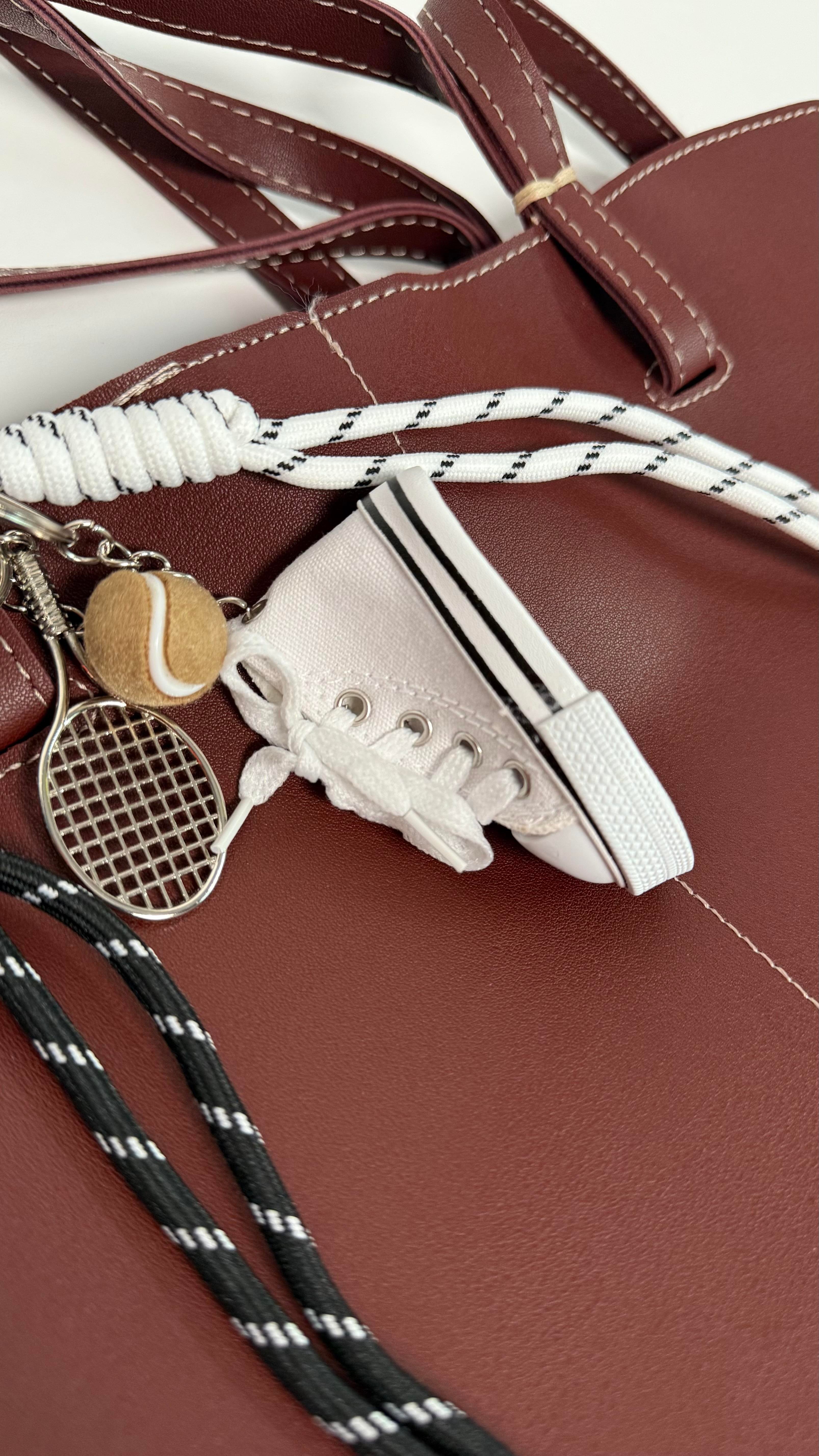 Beyaz Ayakkabı Anahtarlık Charm