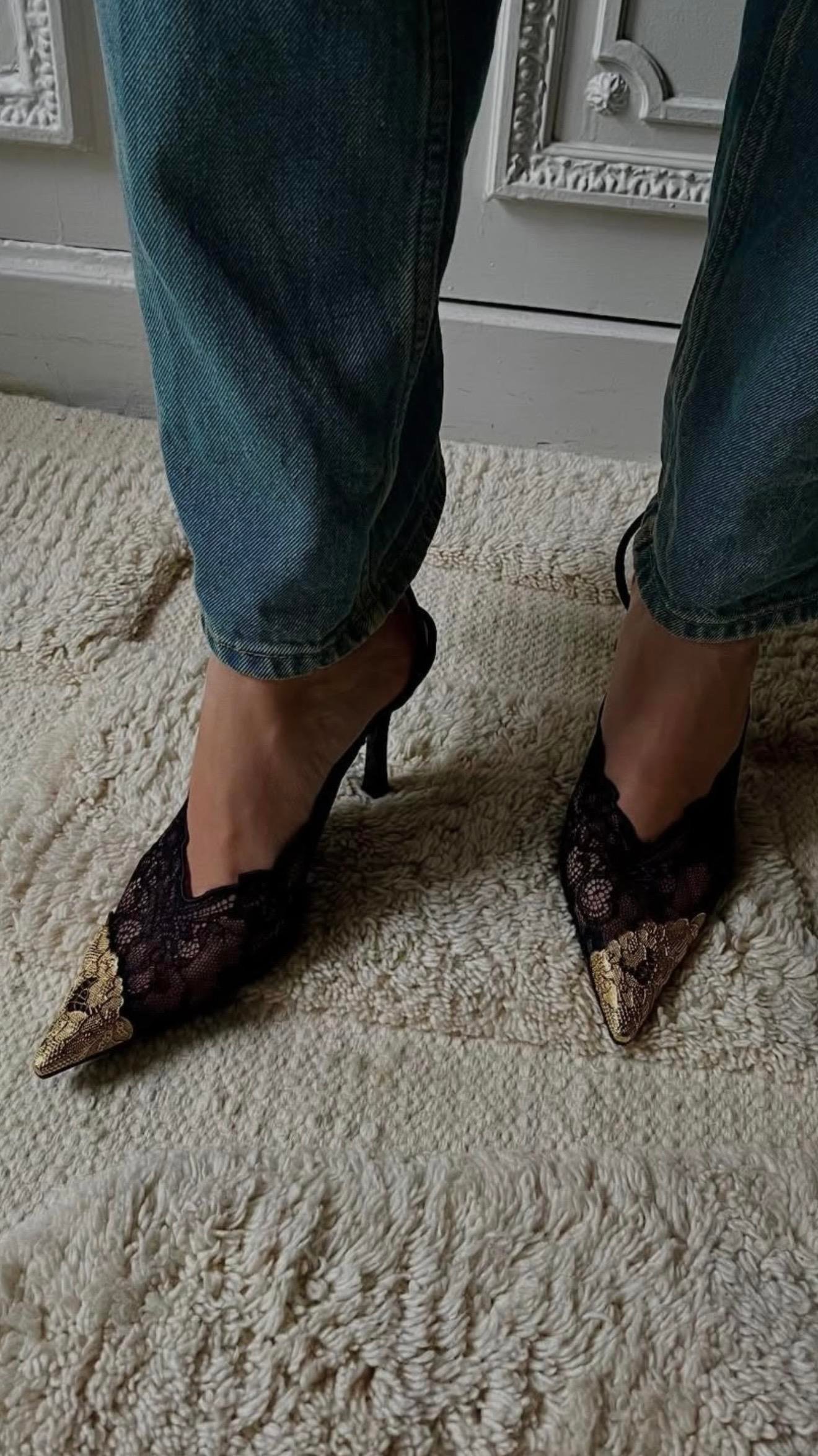 Black Icon Siyah Dantel Bilekten Bağlı Stiletto