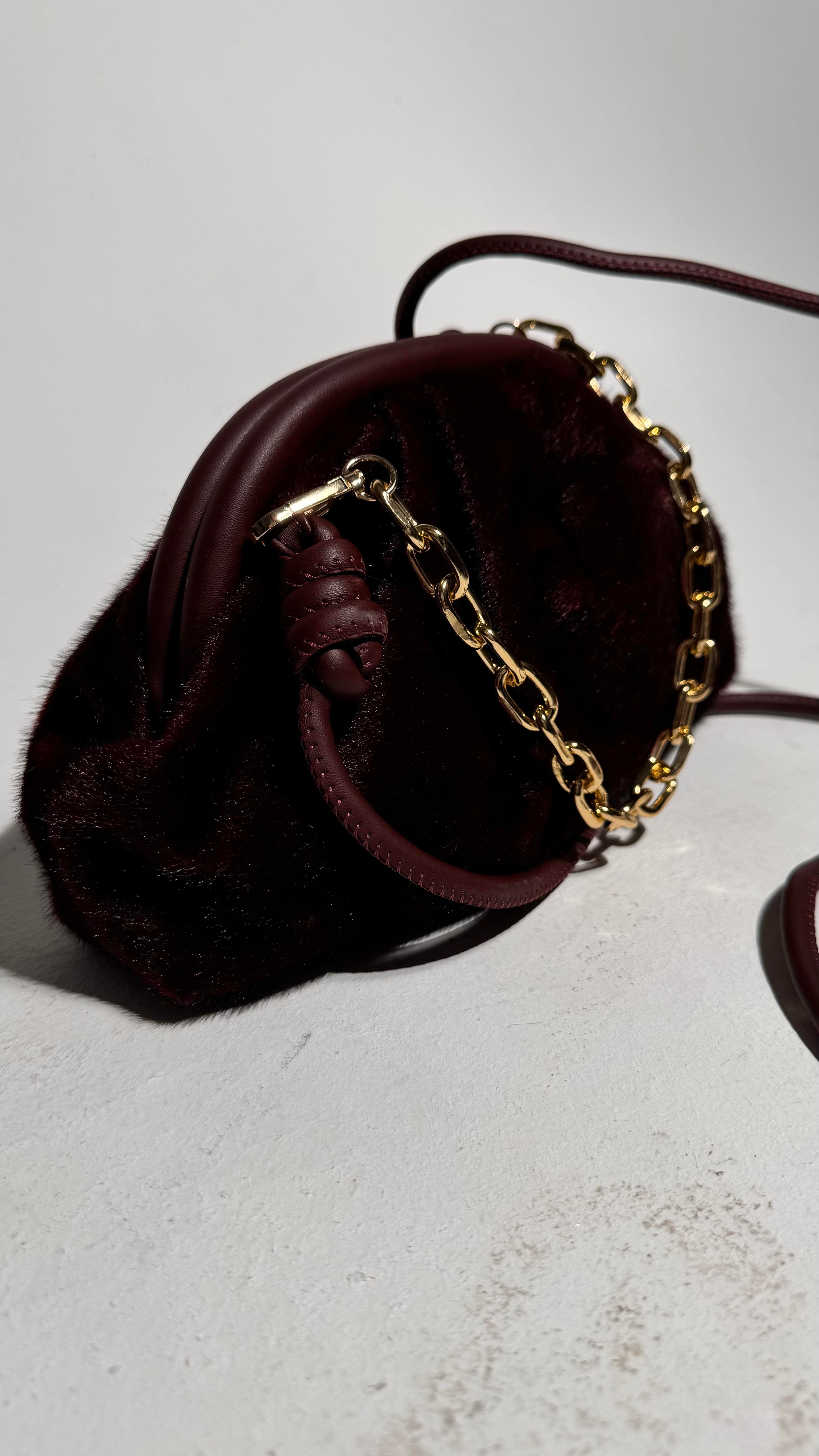 Bordo Kırçıllı Kumaş Kadın Şık Gold Mini Tutma Zincir Detaylı Çanta 