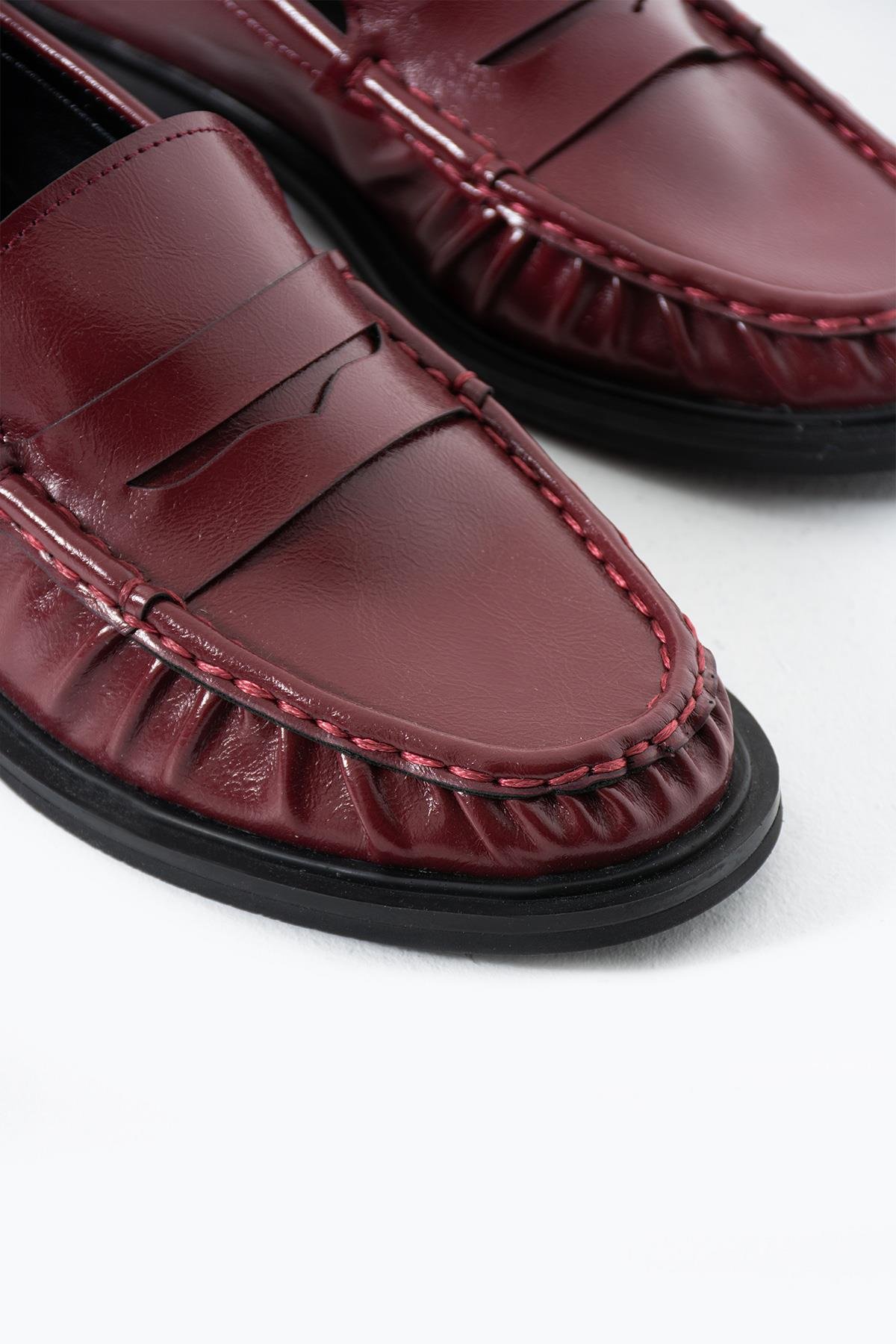 Büzgülü Bordo Cilt Makosen Kadın Ayakkabı