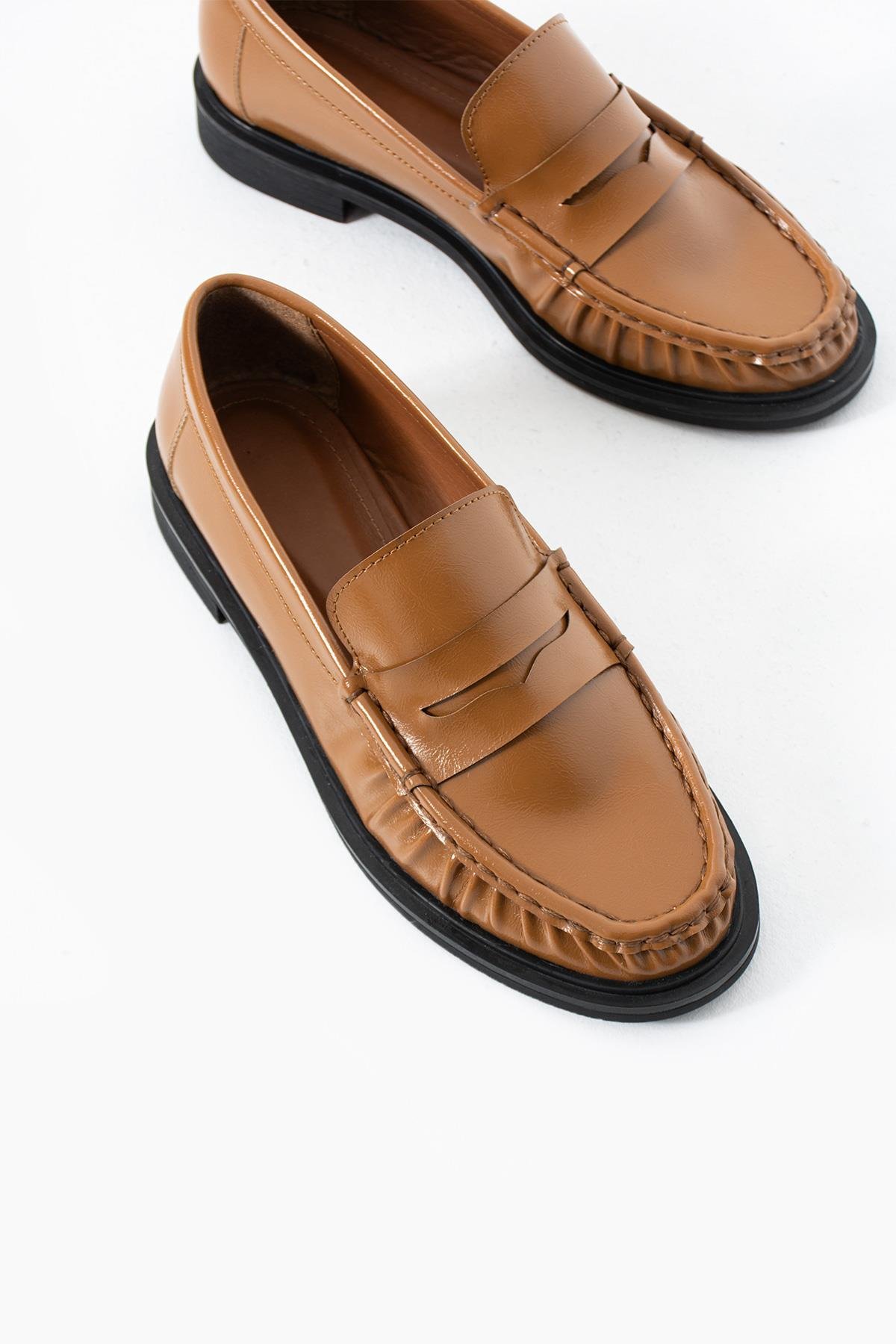 Büzgülü Taba Cilt Makosen Kadın Ayakkabı