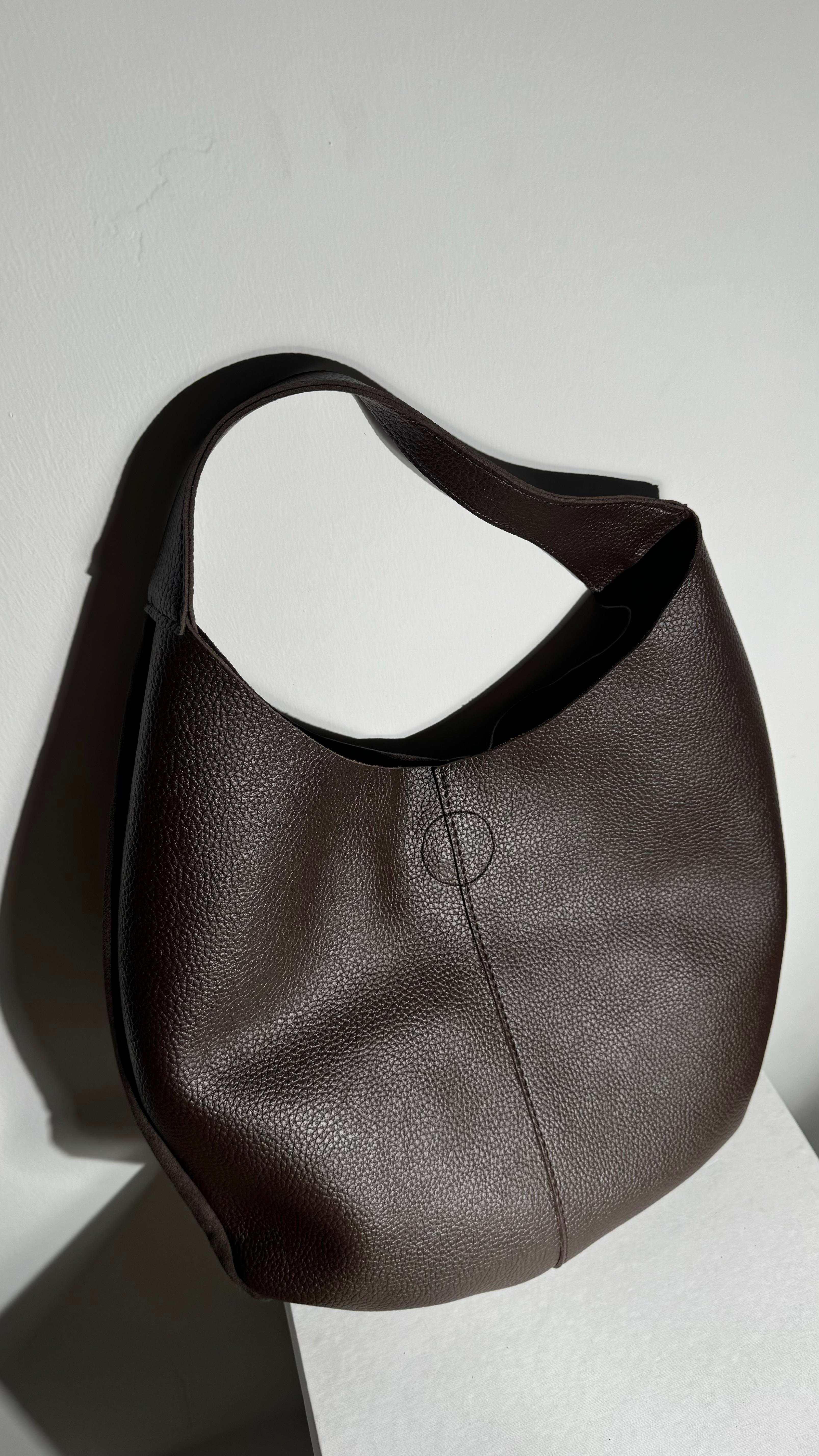 Felci Siyah Yuvarlak Yavru Detaylı Çanta