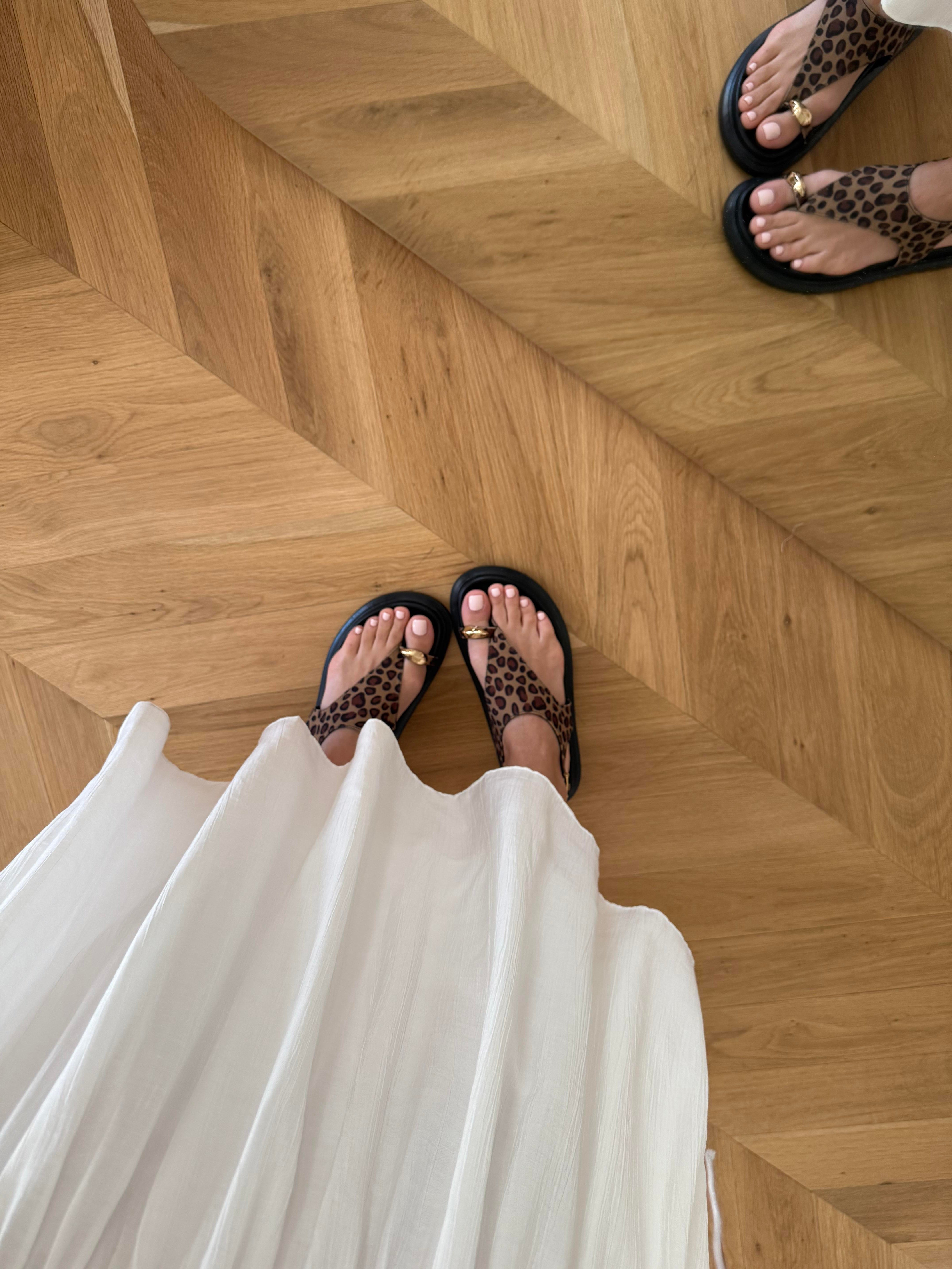 Gold Yüzük Modelli Leopar Sandalet 