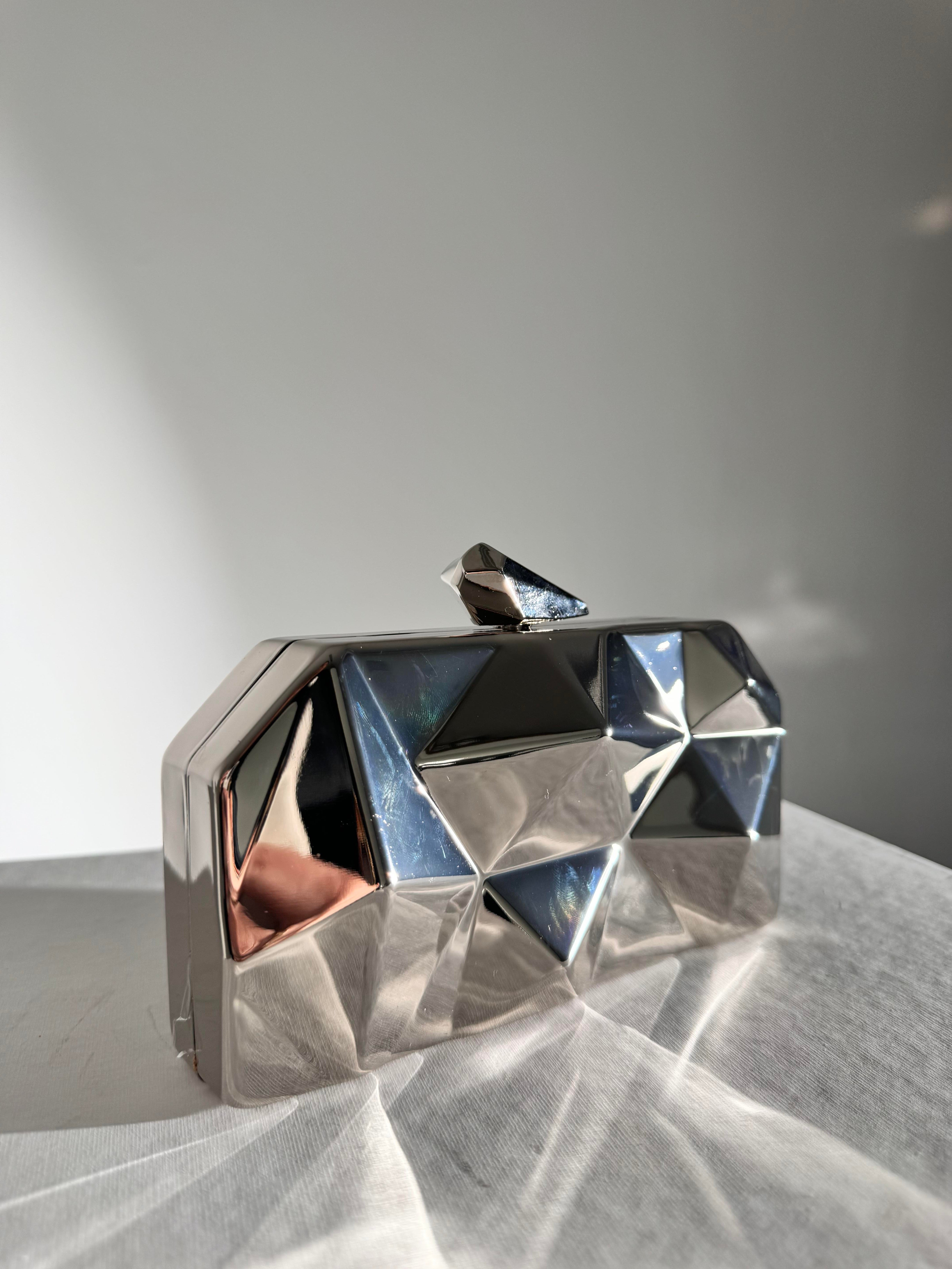 Gümüş Kaplamalı Asimetrik  Clutch Çanta