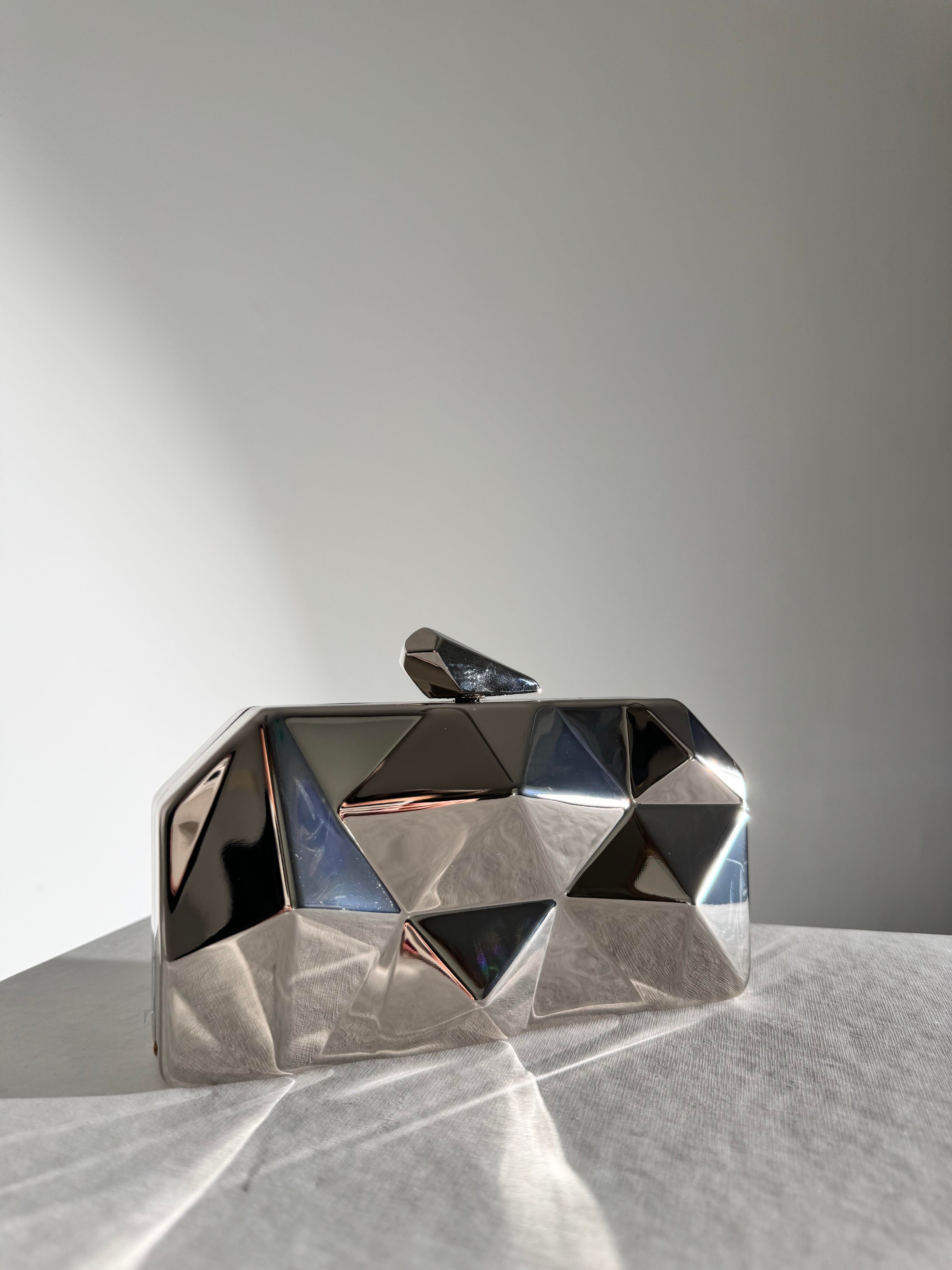 Gümüş Kaplamalı Asimetrik  Clutch Çanta