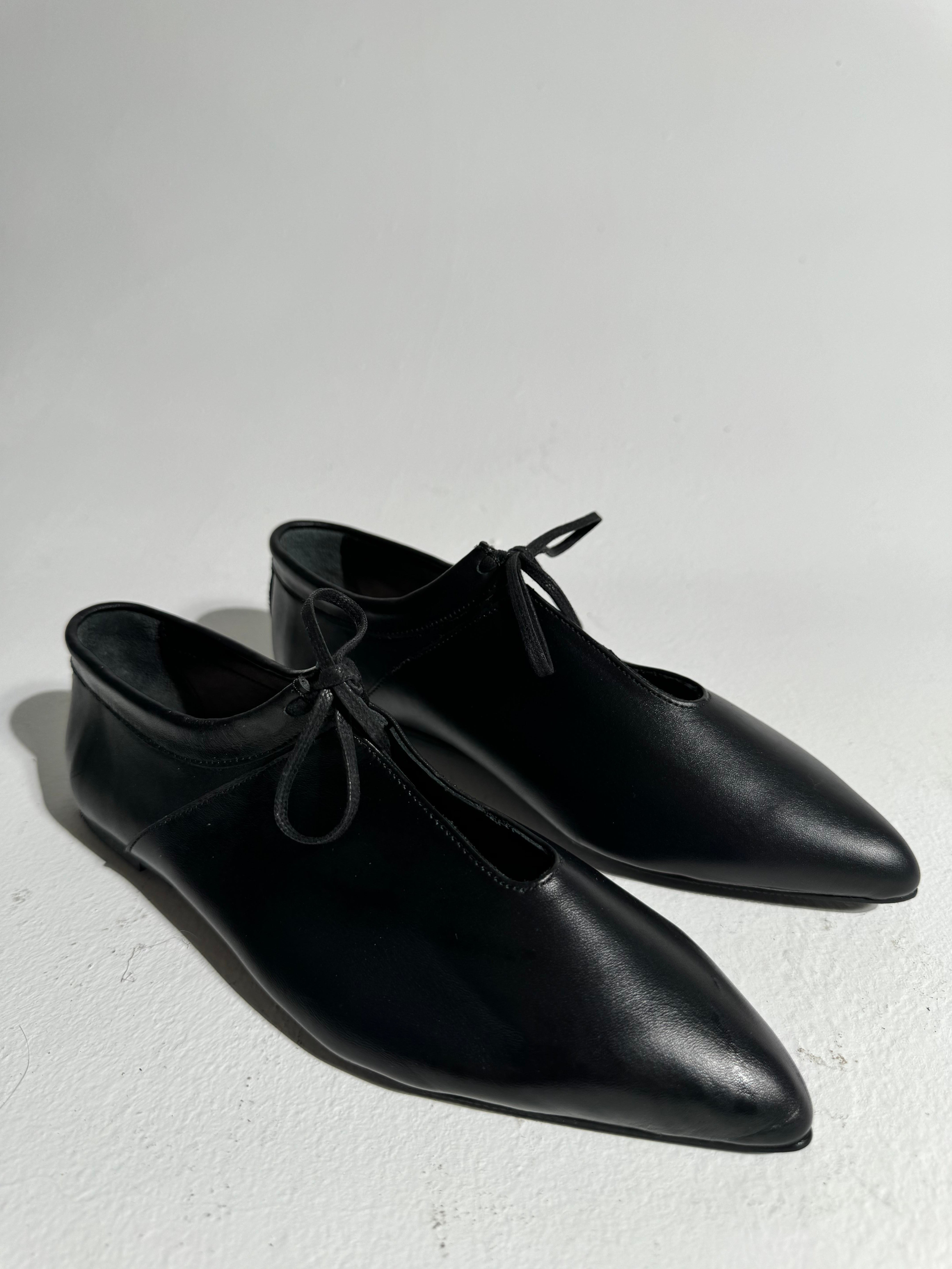 Joah Siyah Püskül Bağlama Detaylı Deri Babet