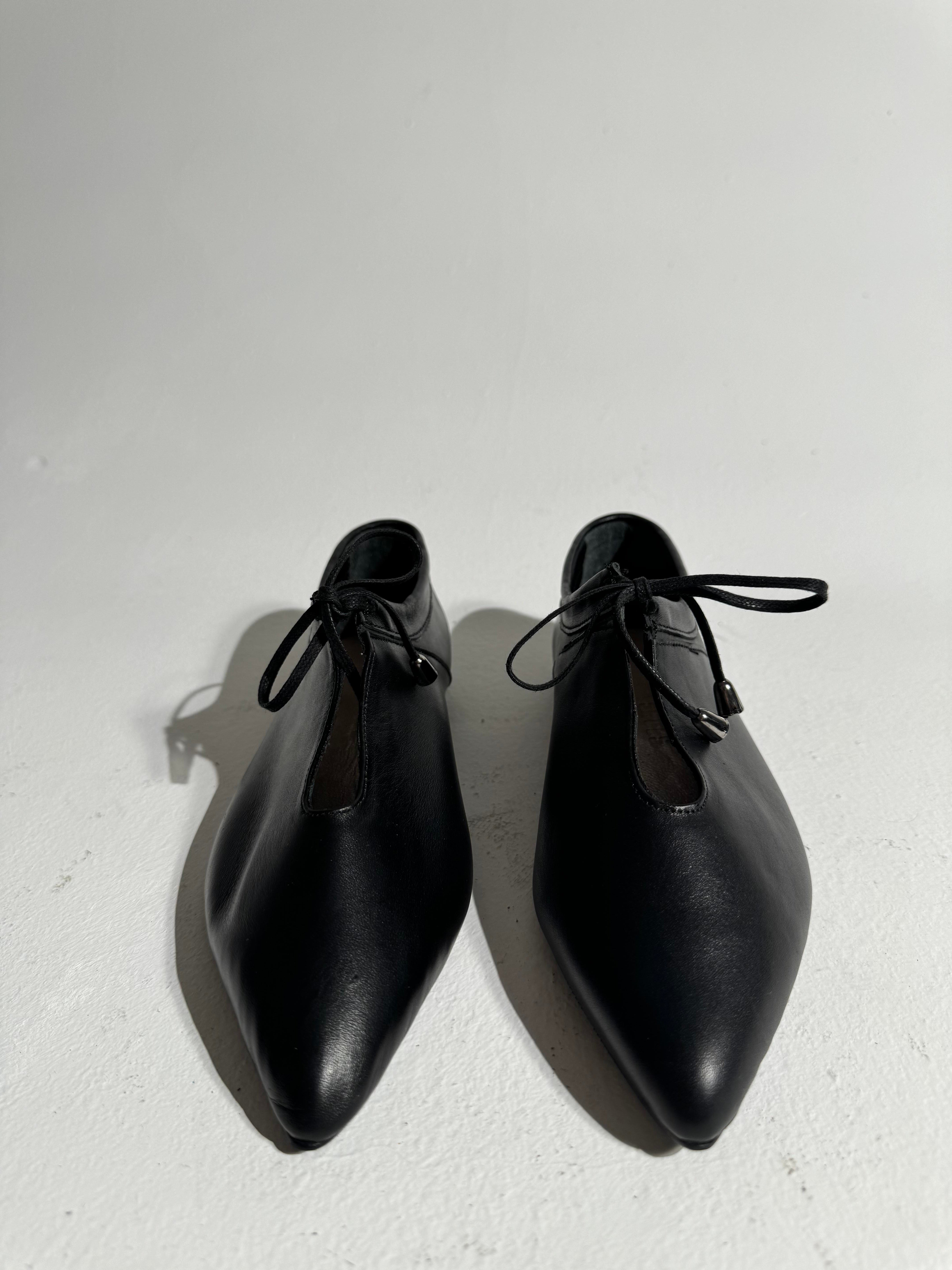 Joah Siyah Püskül Bağlama Detaylı Deri Babet