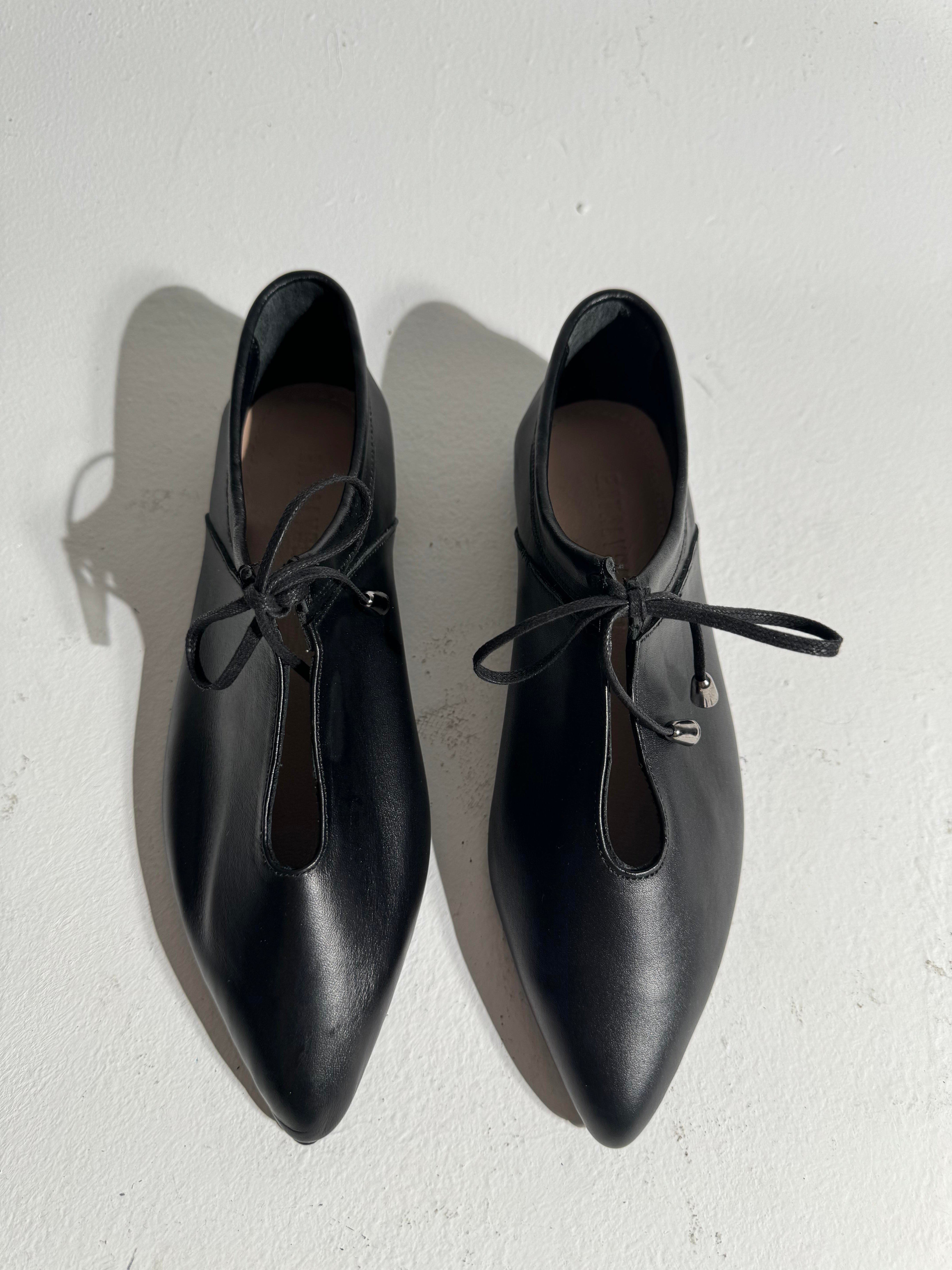 Joah Siyah Püskül Bağlama Detaylı Deri Babet