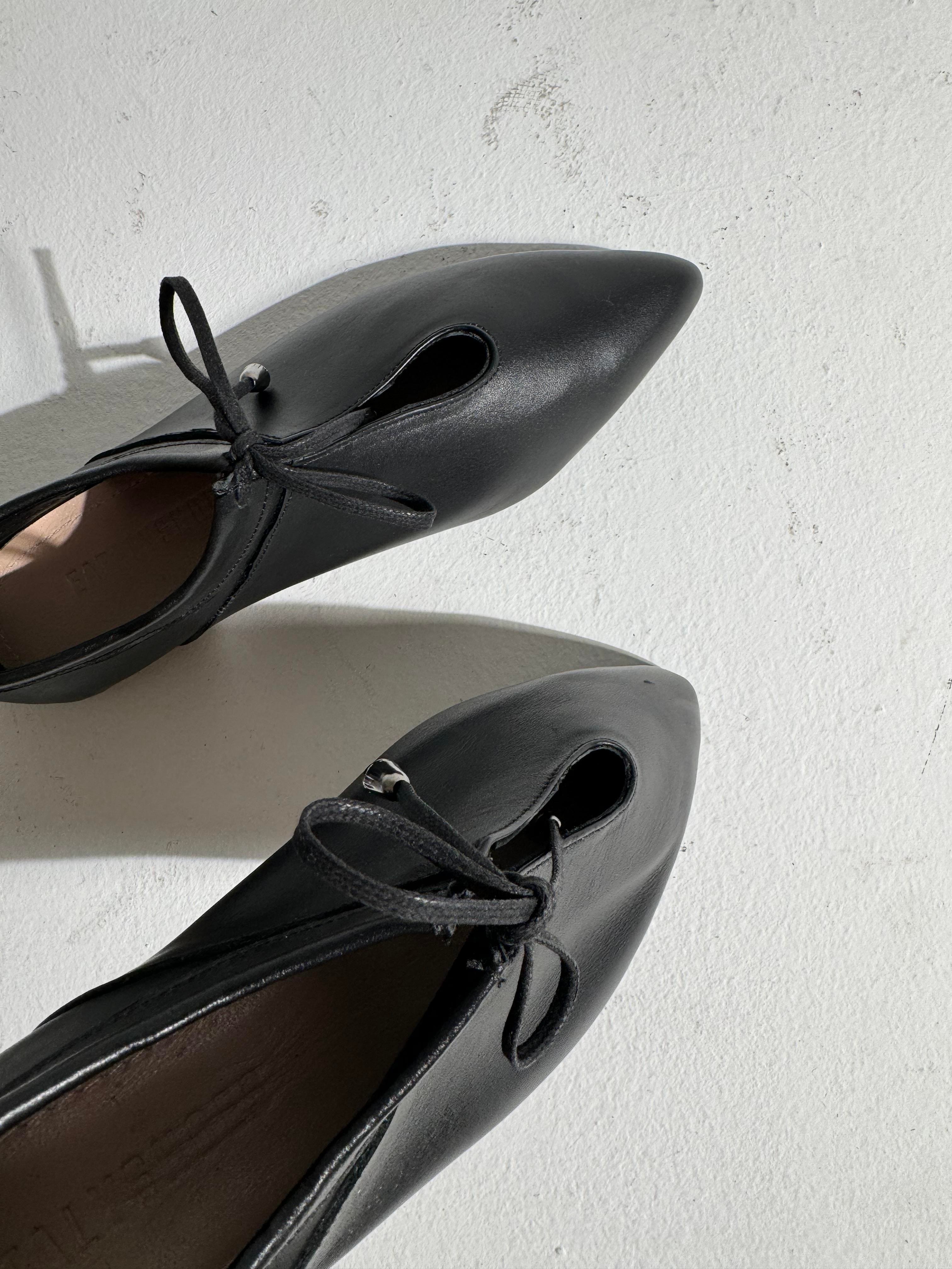 Joah Siyah Püskül Bağlama Detaylı Deri Babet