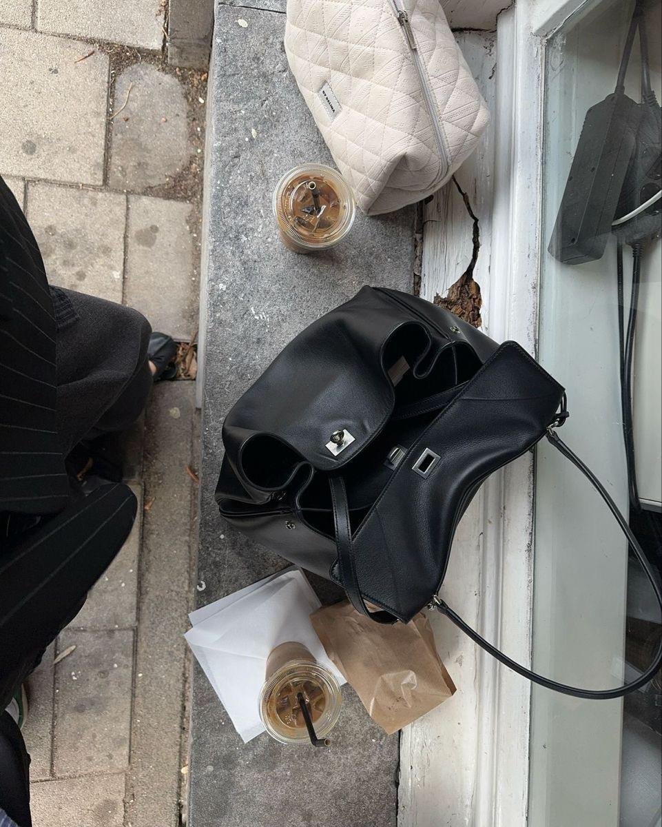 Kapaklı Uzun Askılı Salaş Deri Çanta Siyah