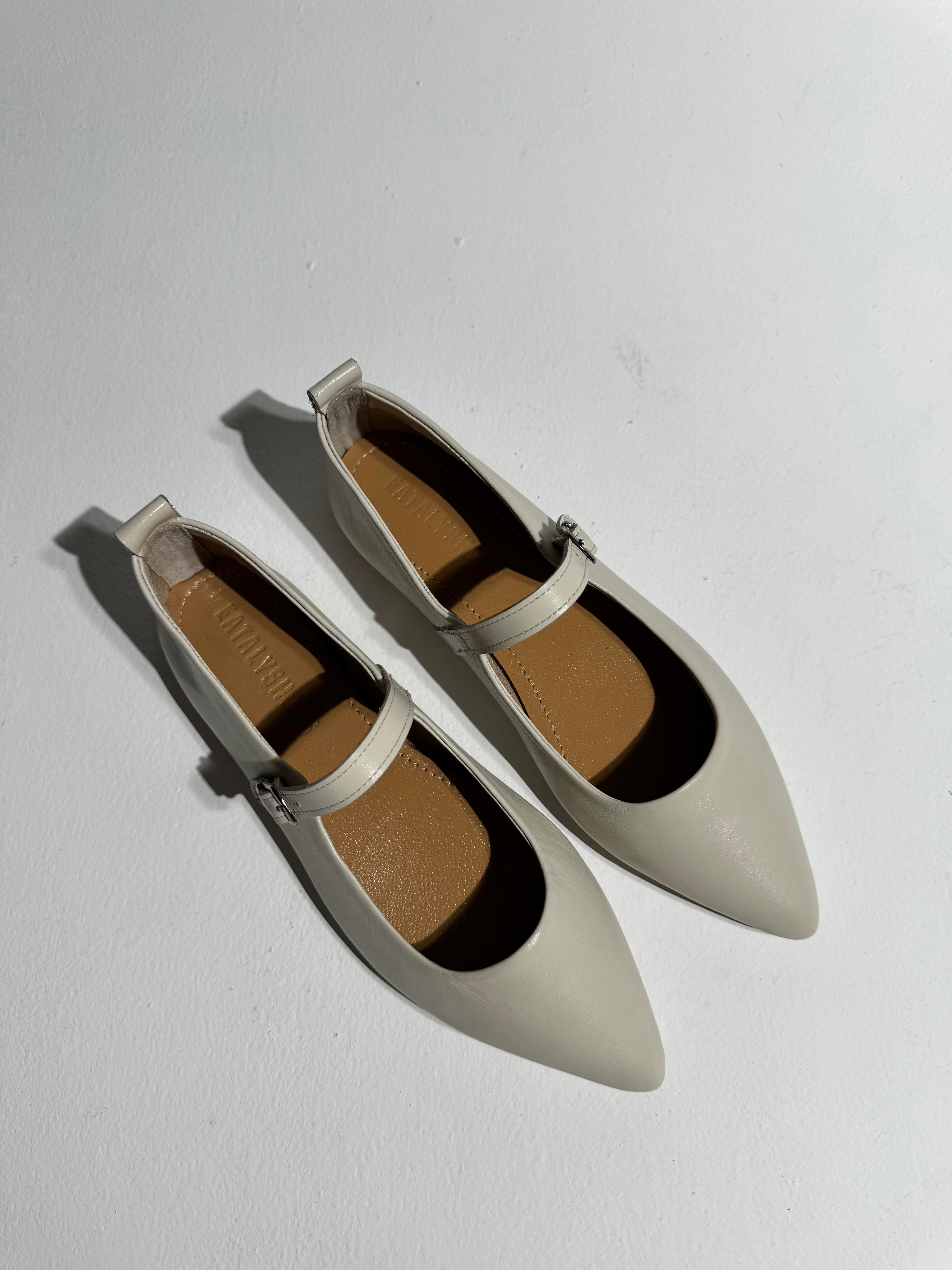 Katie Bej Sivri Burun Deri Yumuşacık Babet 