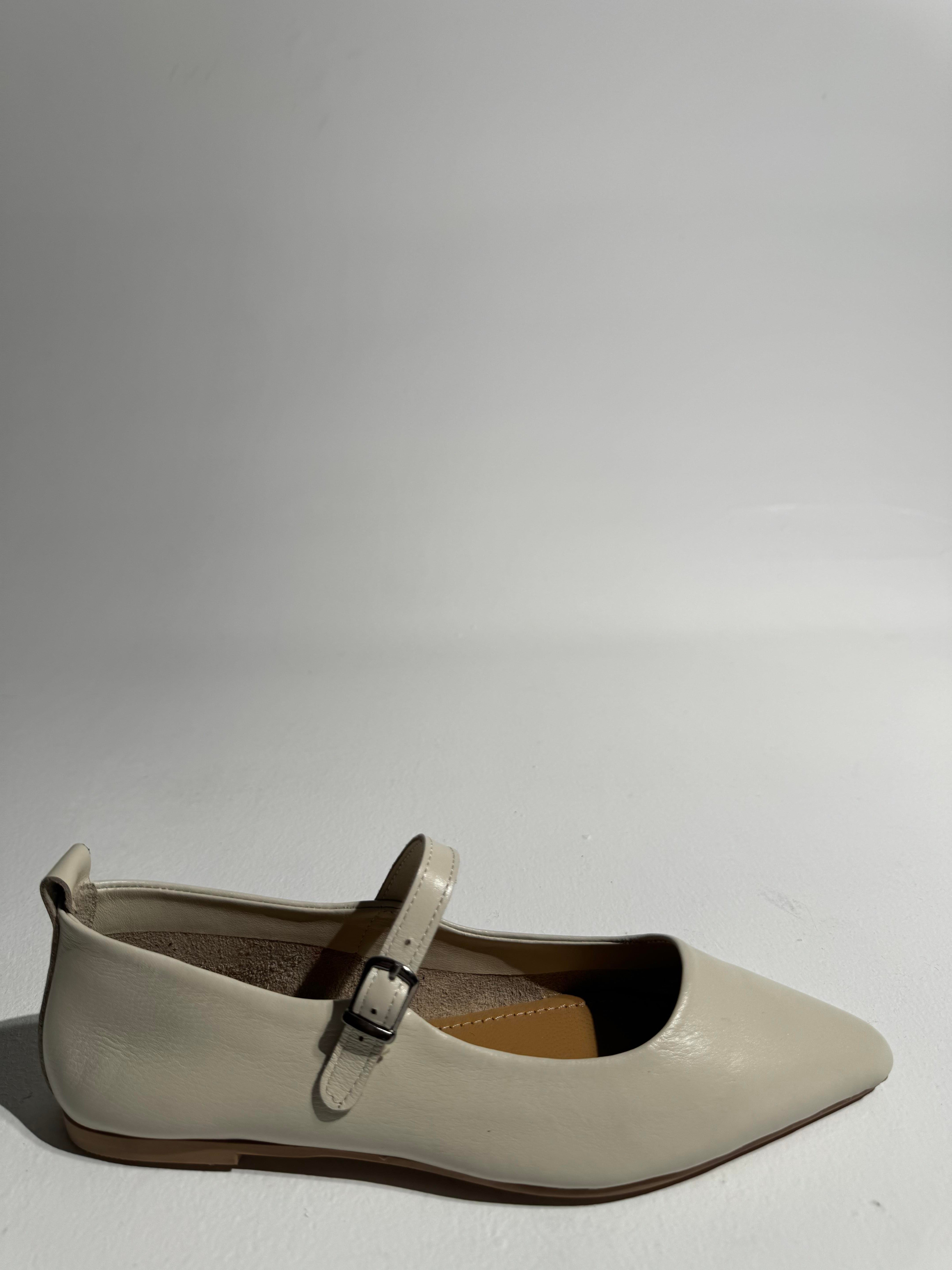 Katie Bej Sivri Burun Deri Yumuşacık Babet 