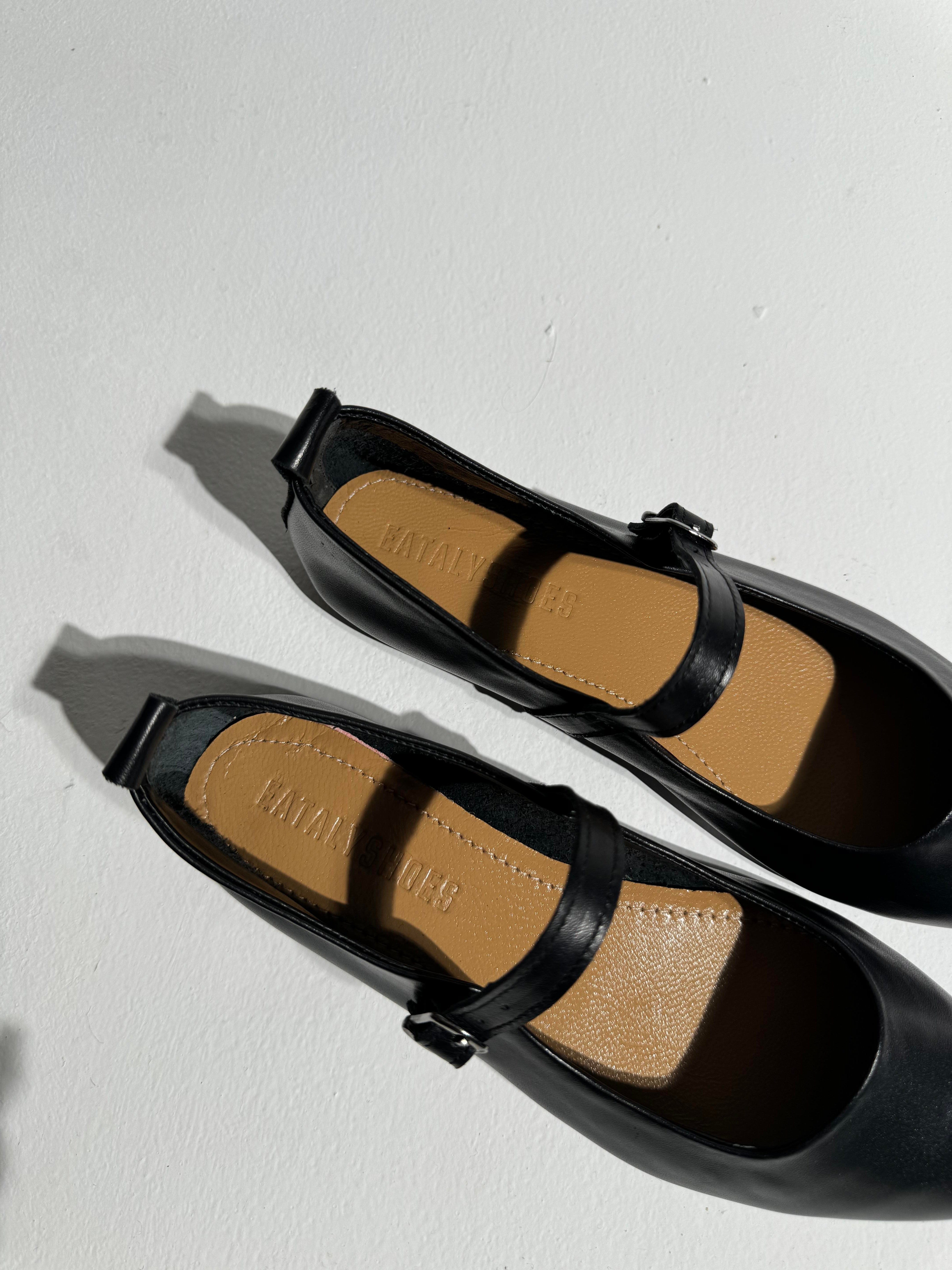 Katie Siyah  Sivri Burun Deri Yumuşacık Babet 