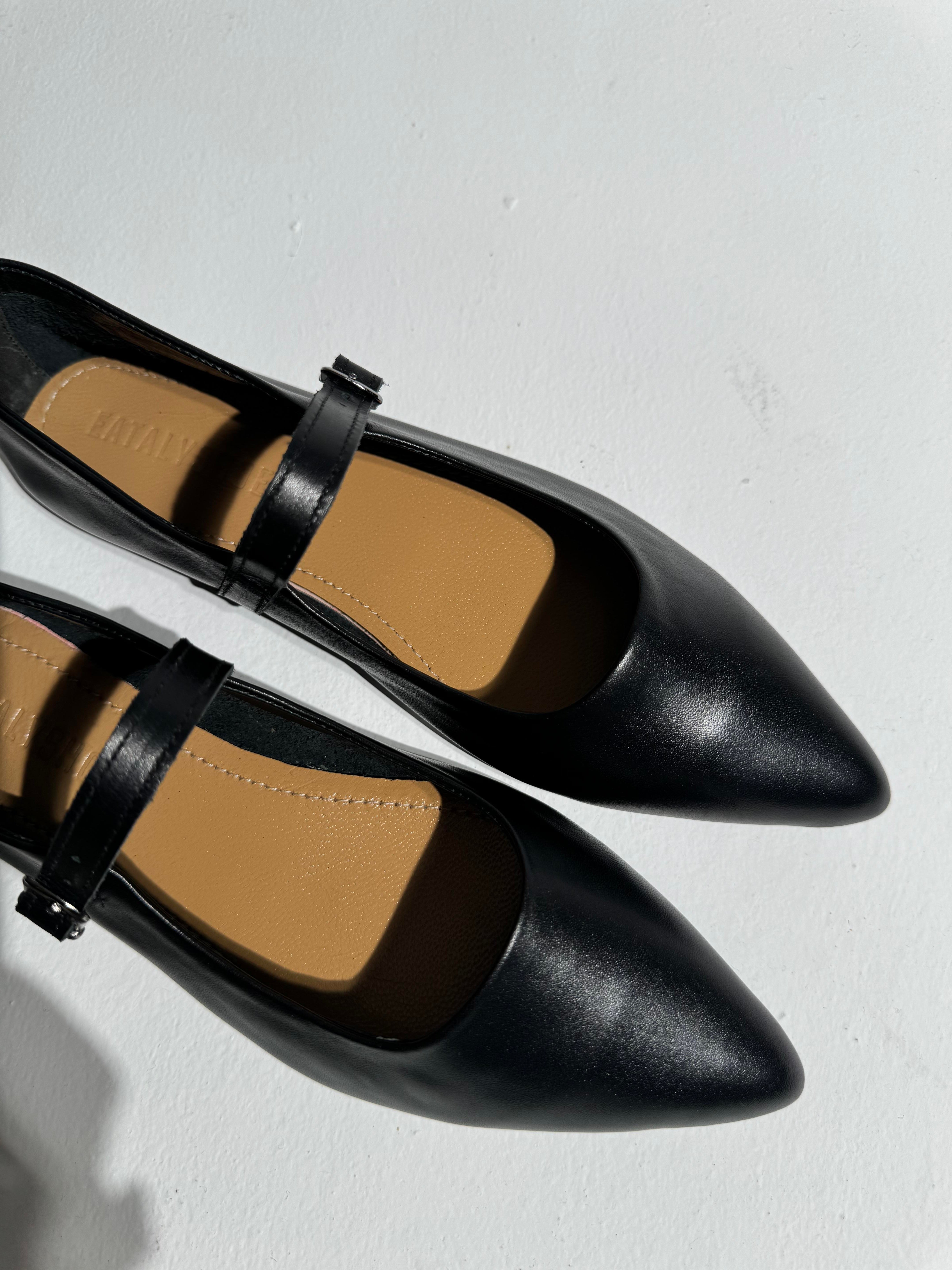 Katie Siyah  Sivri Burun Deri Yumuşacık Babet 