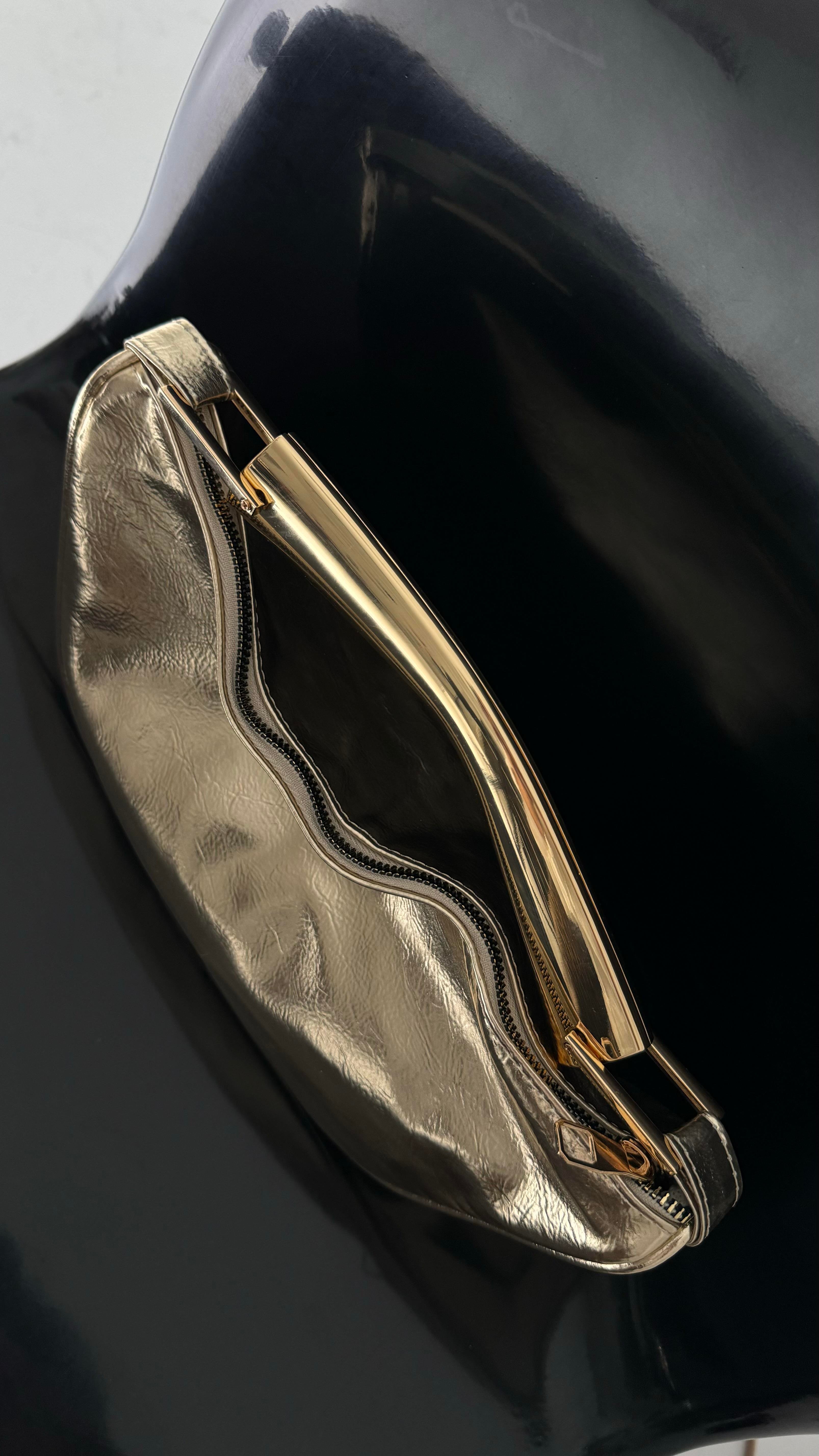 Metal Tutma Saplı Gold Çapraz Askı Detaylı Çanta