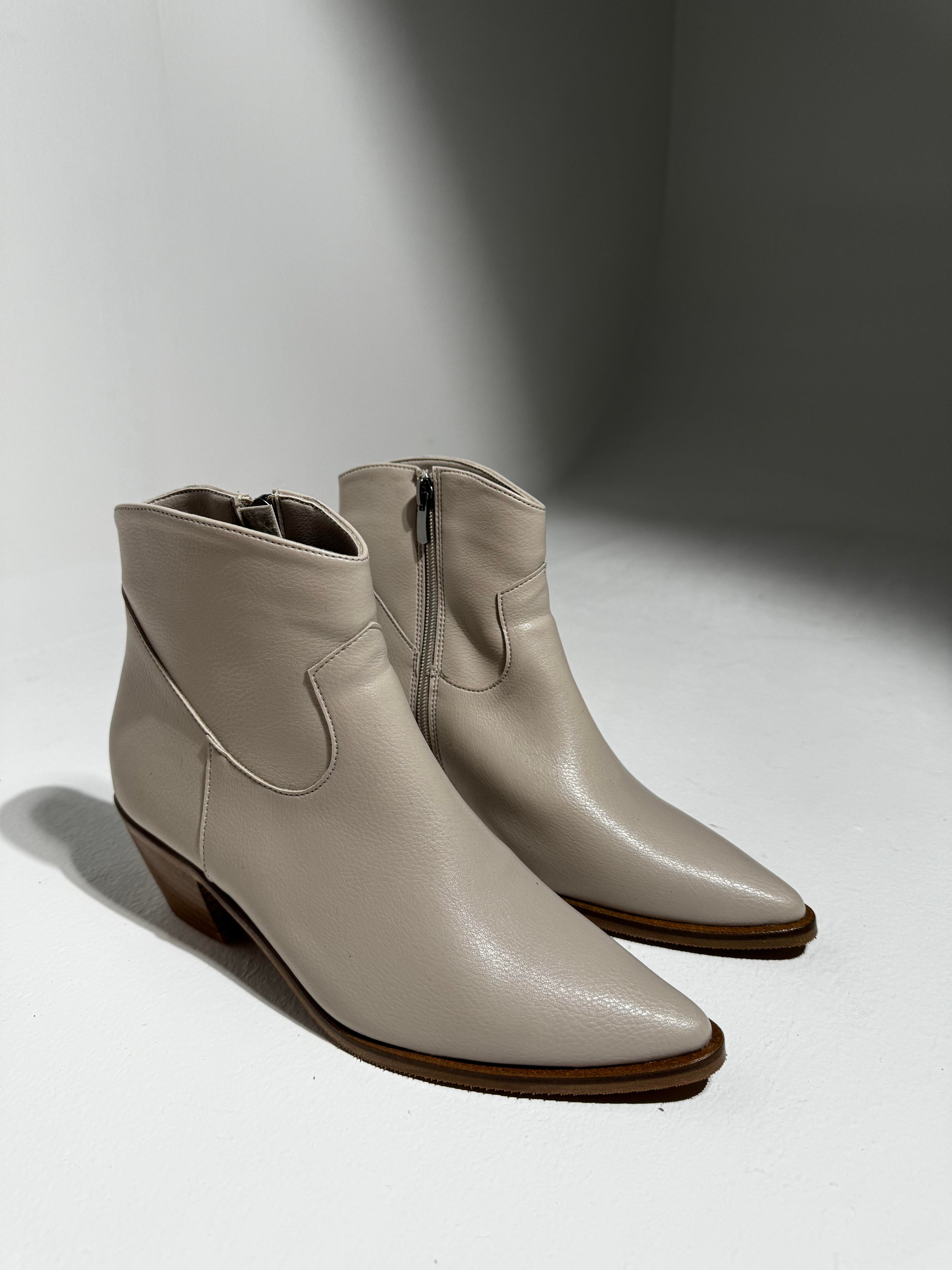 Nayis Bej Cilt Tak Çıkar Detaylı Kadın Bot ve Çizme