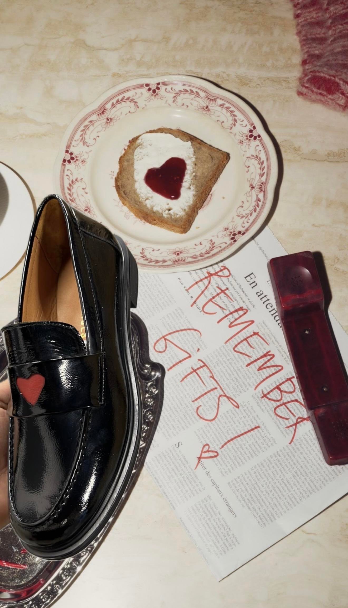 Noir Amour Kalp Detaylı Siyah Rugan Kadın Loafer