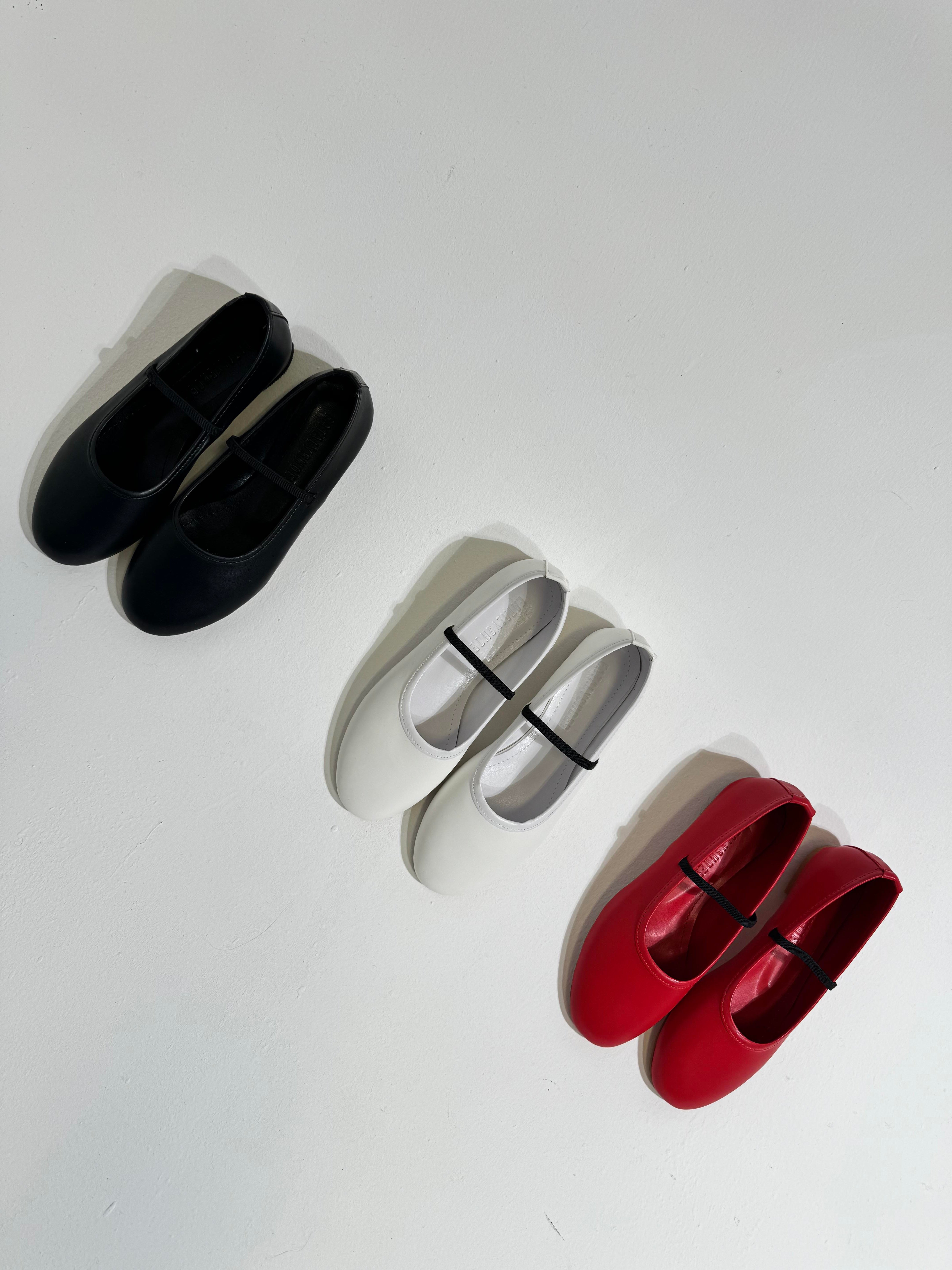 Pola Beyaz Lastik Detaylı Babet