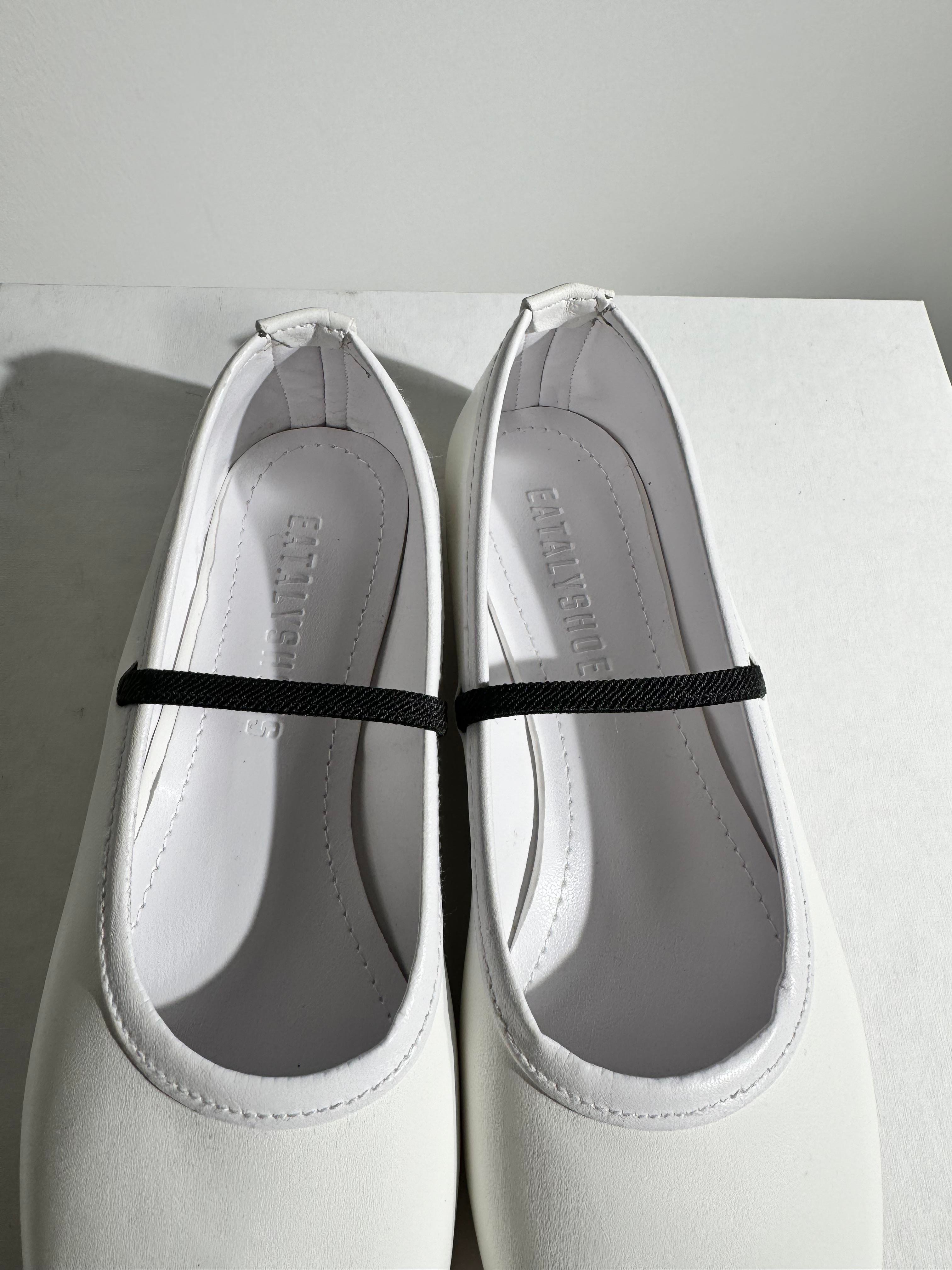 Pola Beyaz Lastik Detaylı Babet