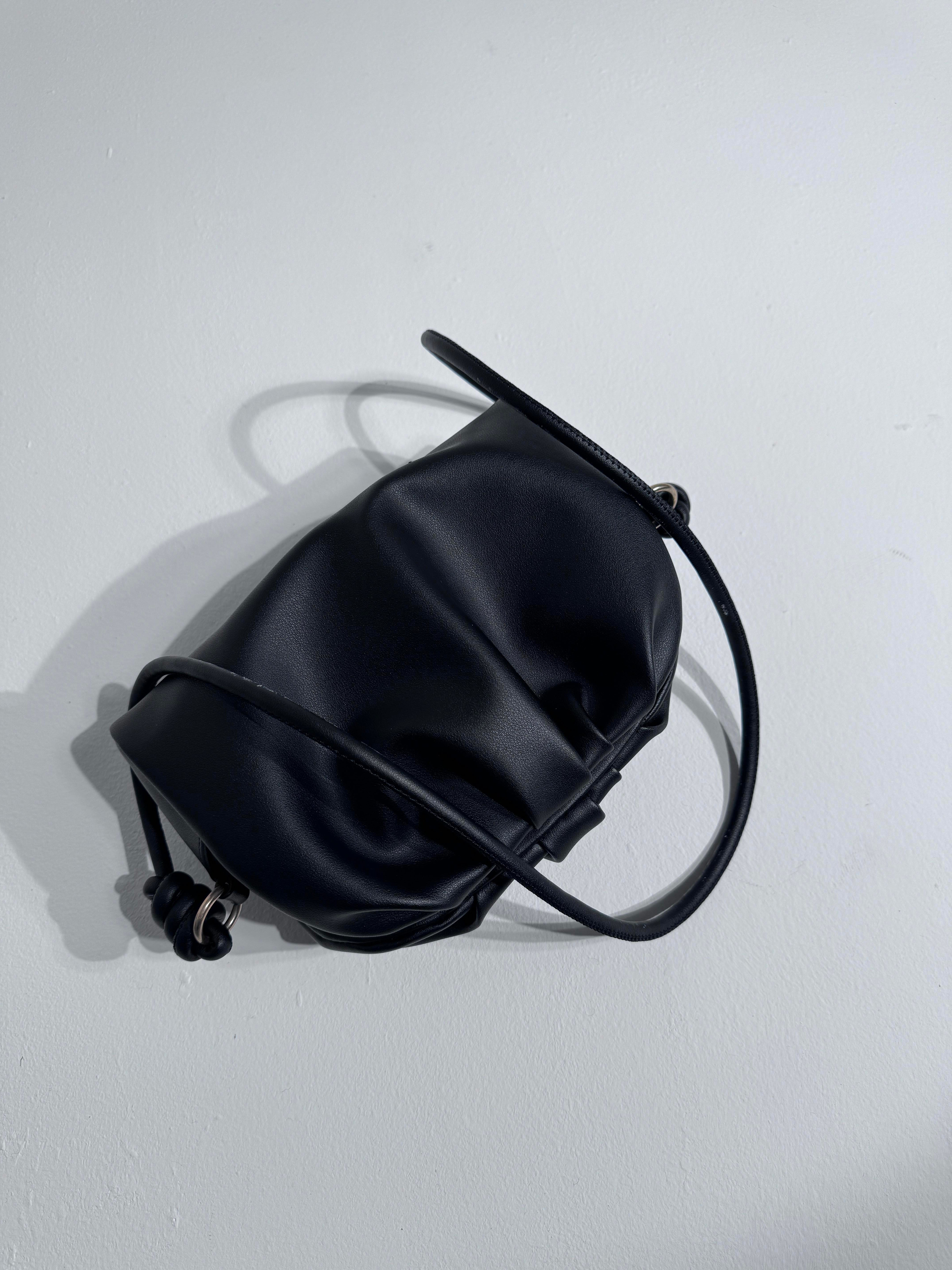 Sage Siyah Cilt Görünüm Fermuar ve Çıt Çıt Detaylı Kadın Çanta 