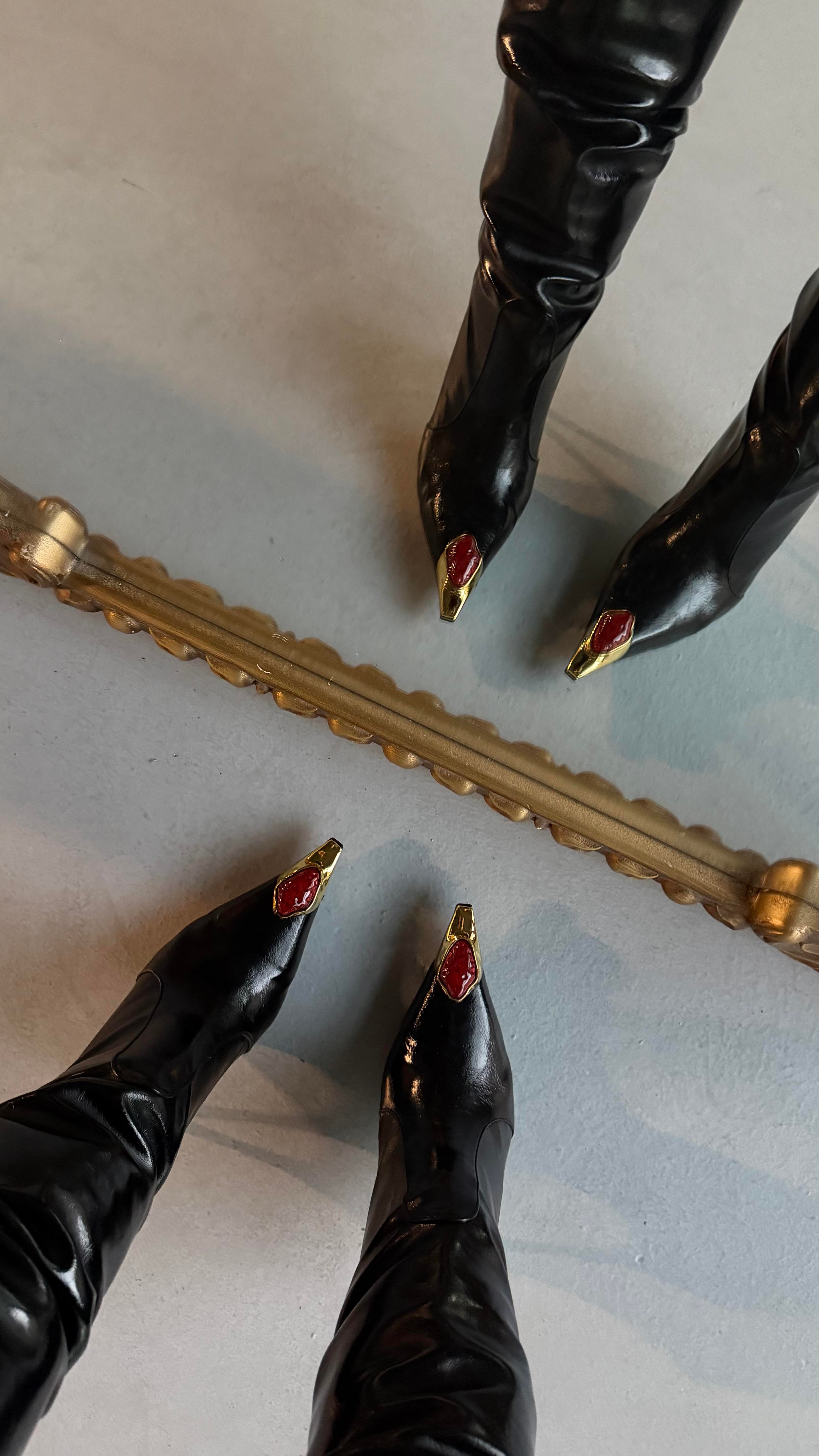 Scarlet Siyah Gold Toka Sivri Burun Kadın Çizme