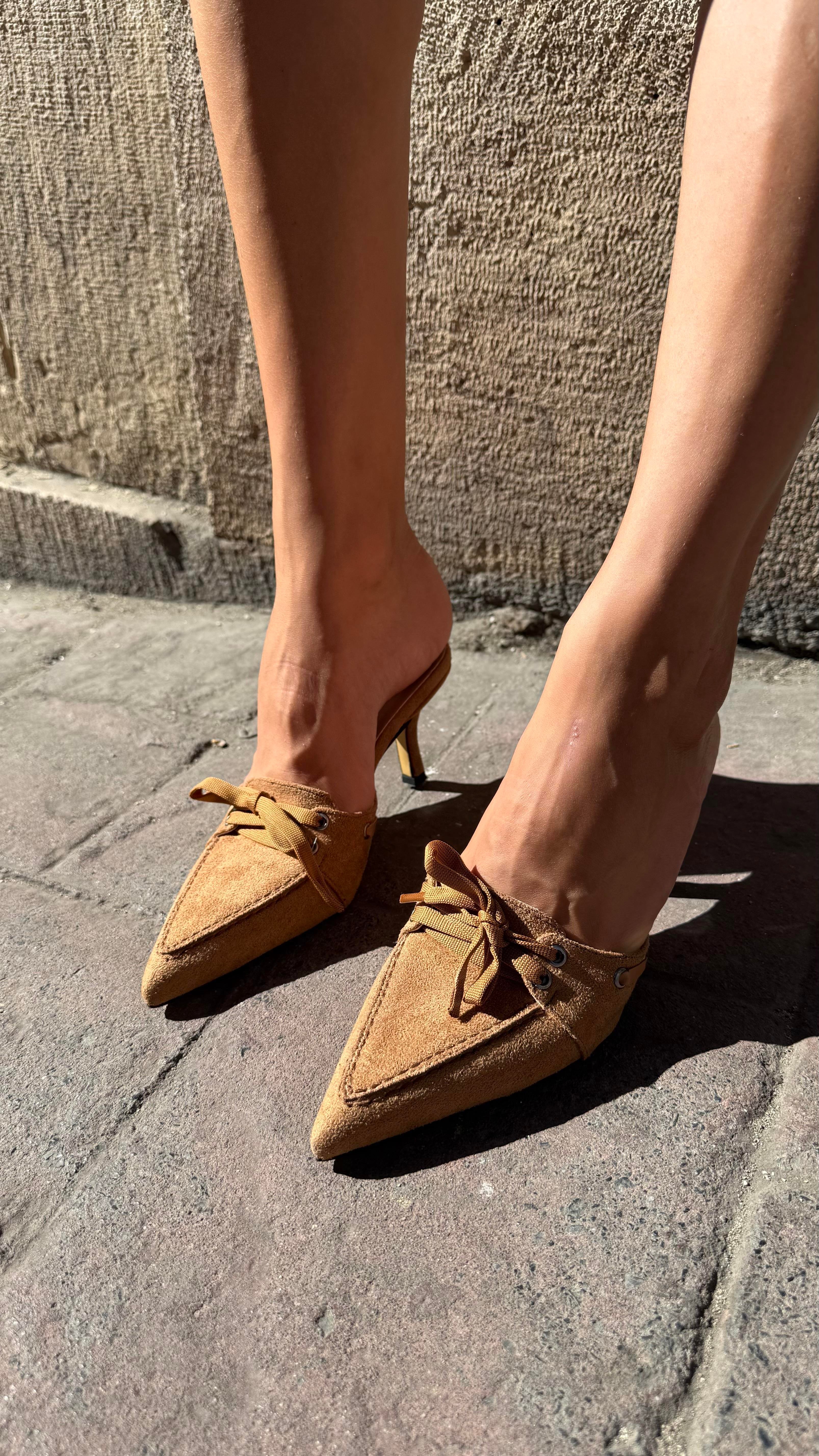 Sivri Burun Camel Süet Bağcıklı Topuklu Ayakkabı 