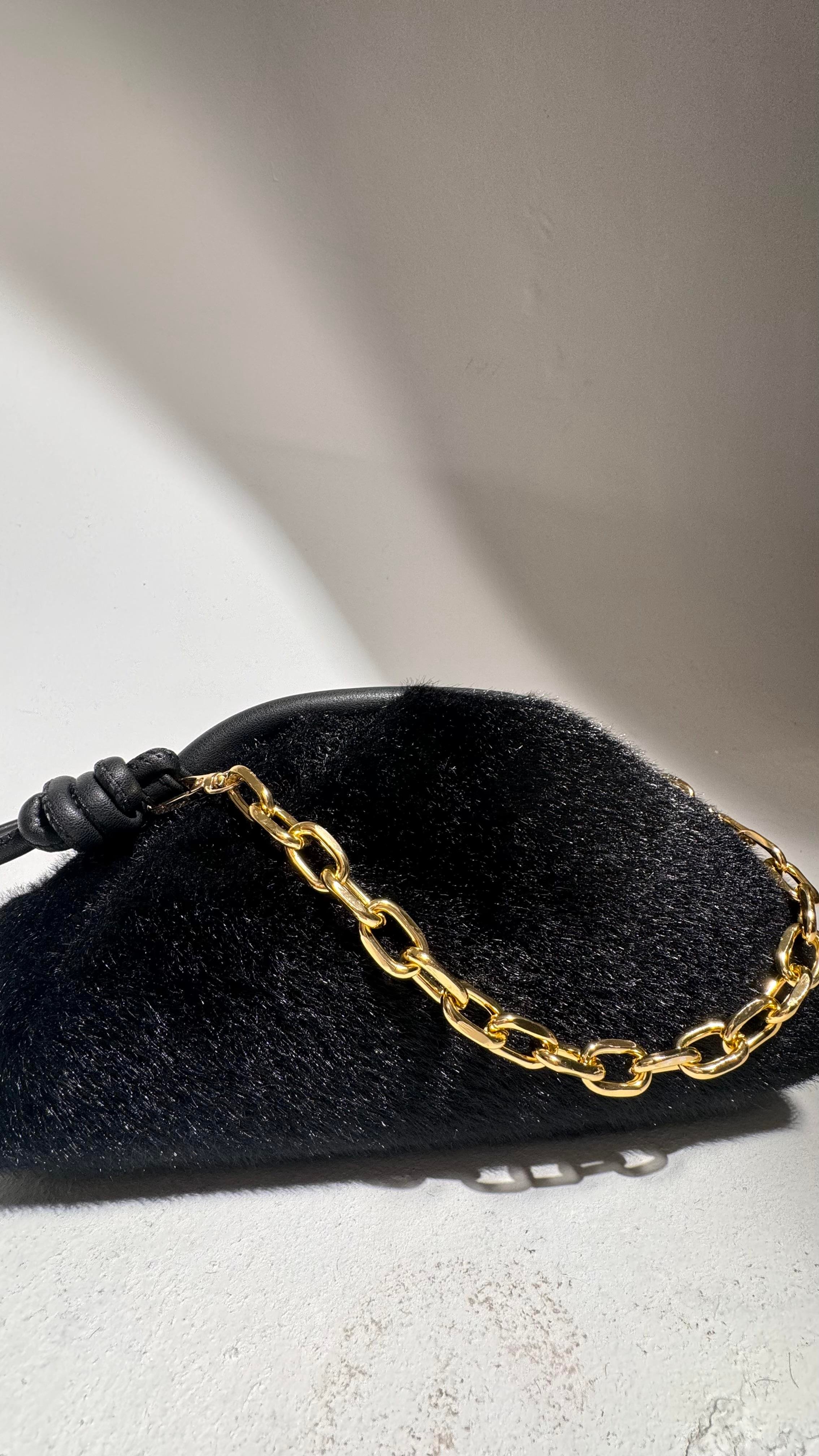 Siyah Kırçıllı Kumaş Kadın Şık Gold Mini Tutma Zincir Detaylı Çanta 