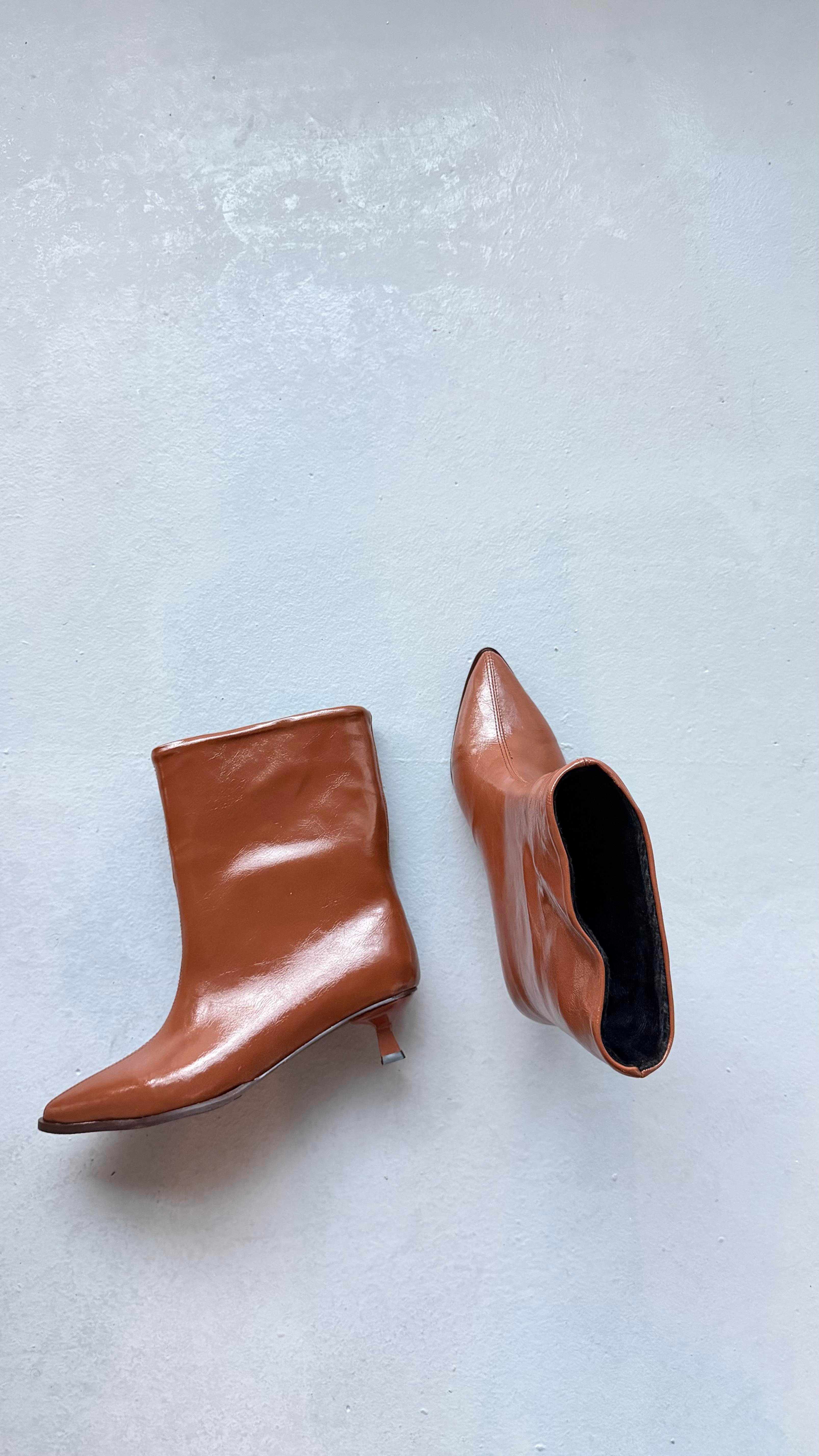 Taba Cilt Deri Kadın Kısa Topuk Botie