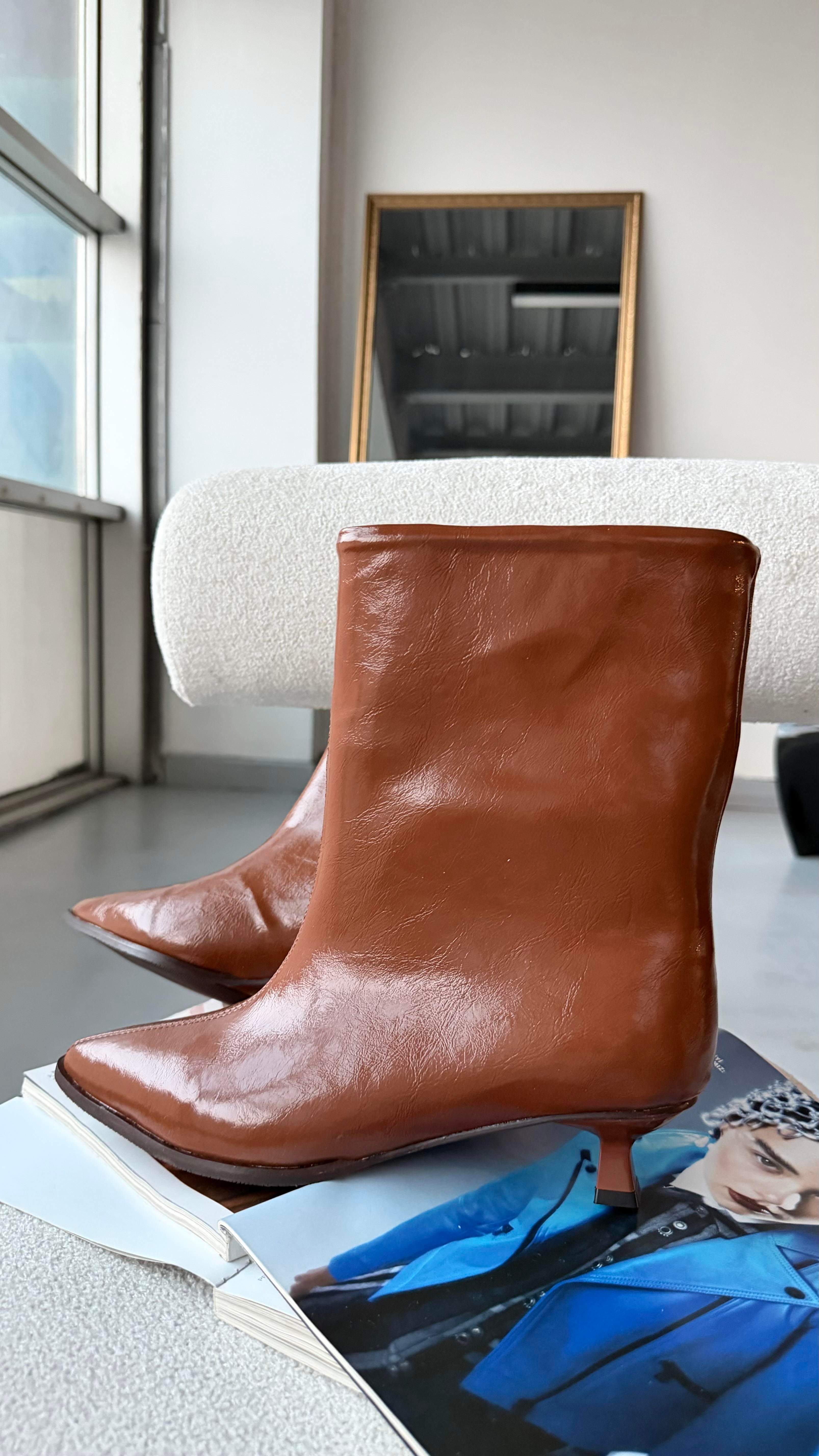 Taba Cilt Deri Kadın Kısa Topuk Botie