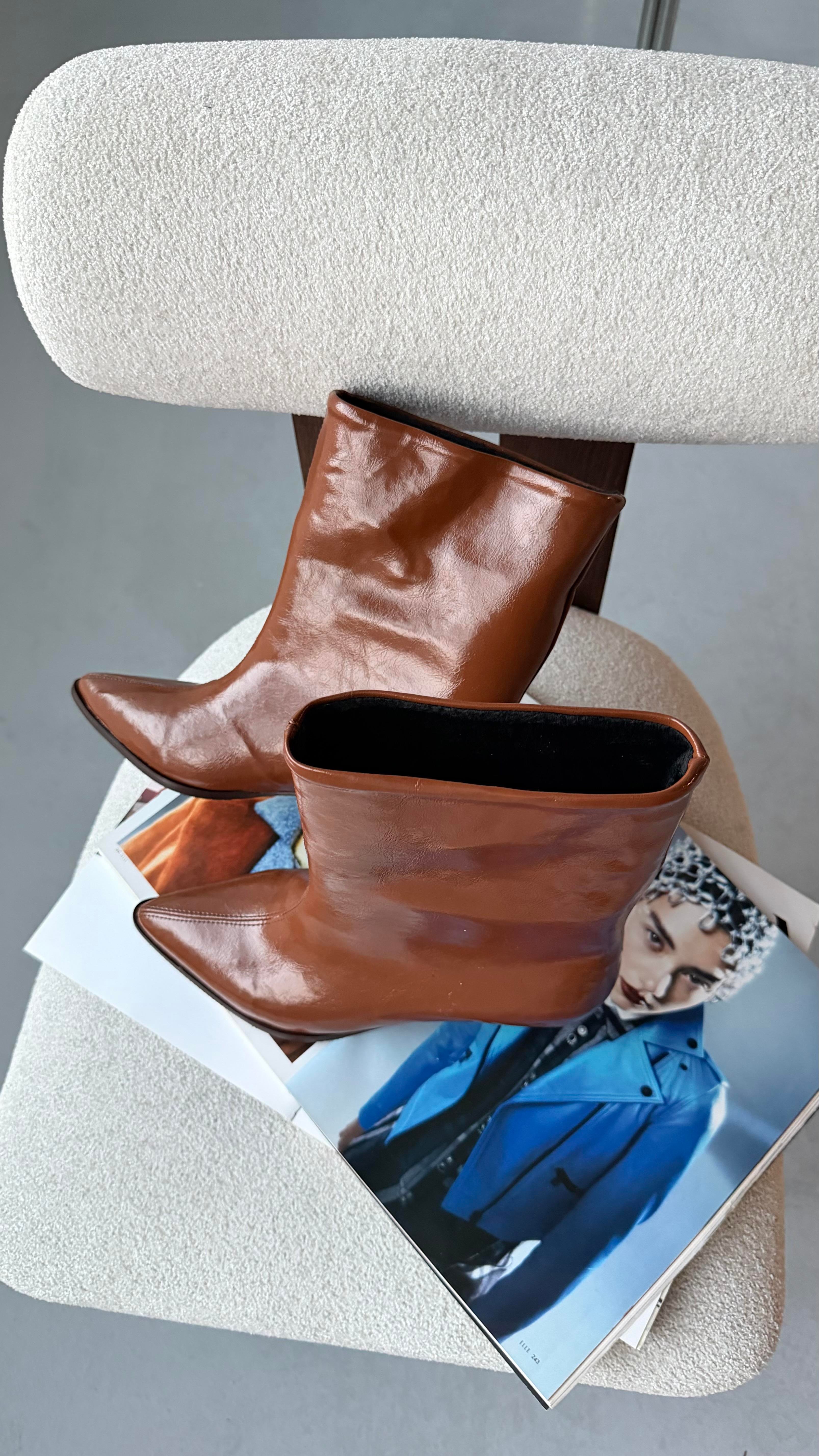 Taba Cilt Deri Kadın Kısa Topuk Botie