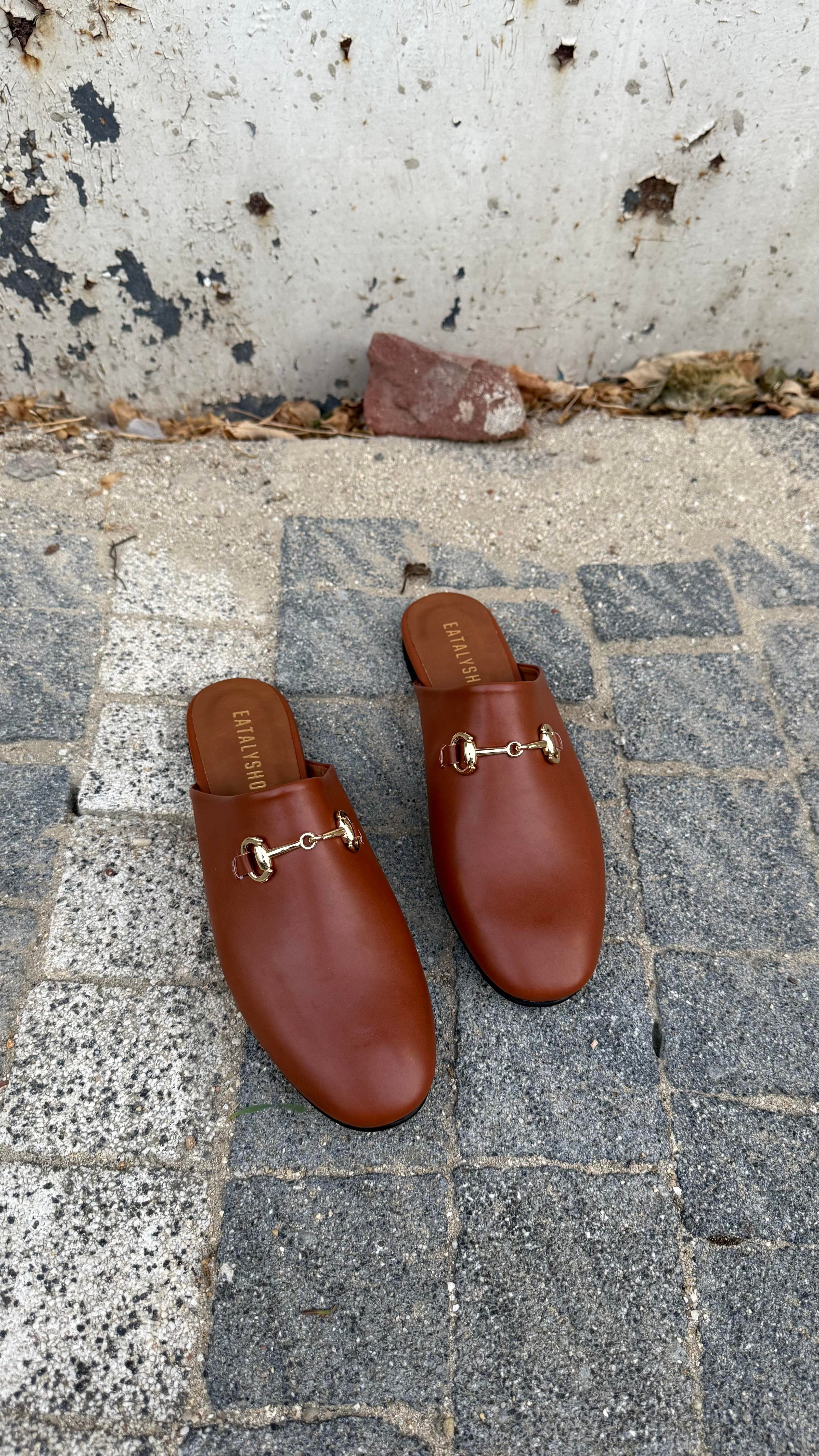 Taba Cilt Tokalı Düz Model Terlik