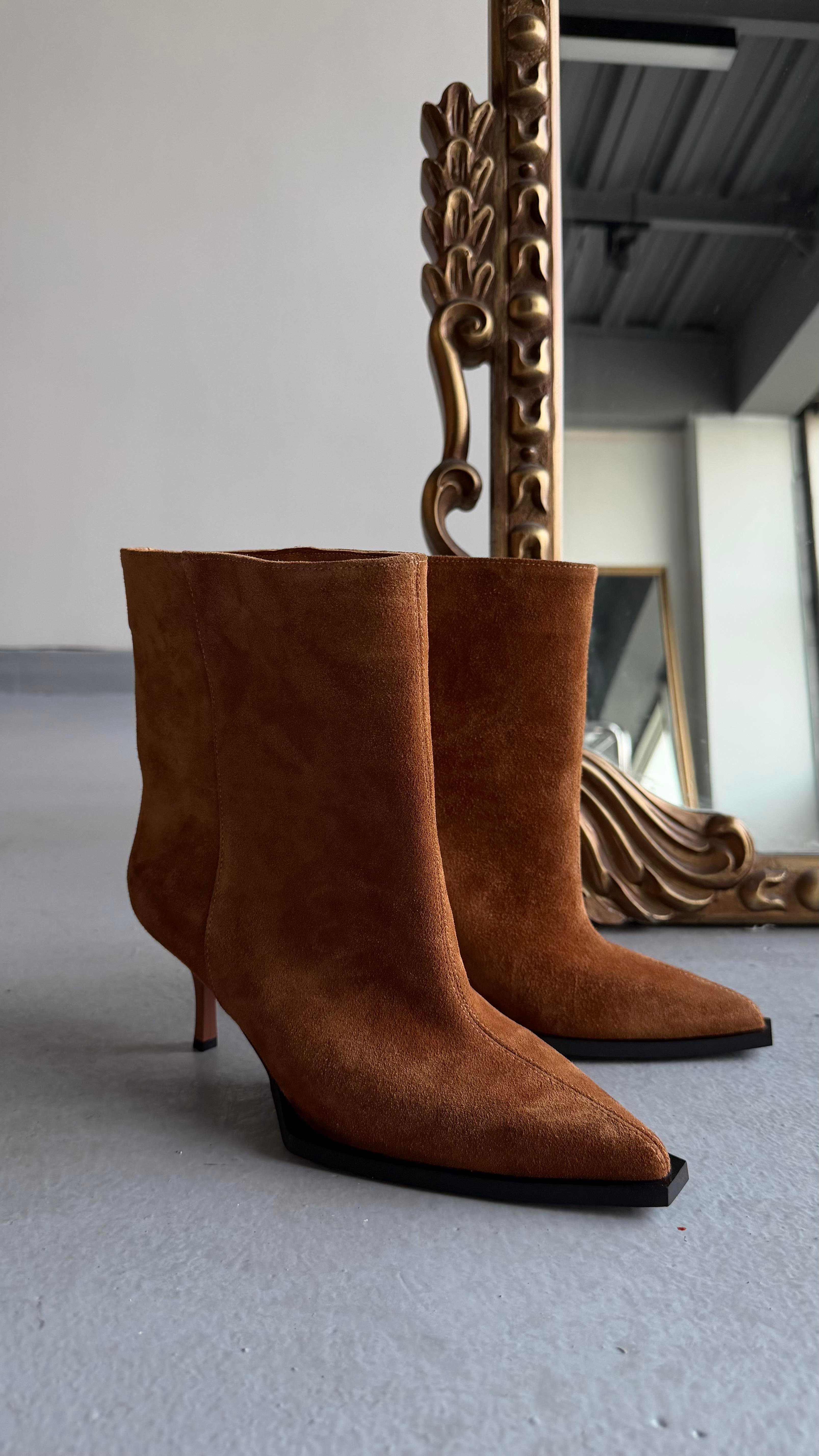 Taba Hakiki Süet Deri Sivri Burun Dikişli Kadın Bot