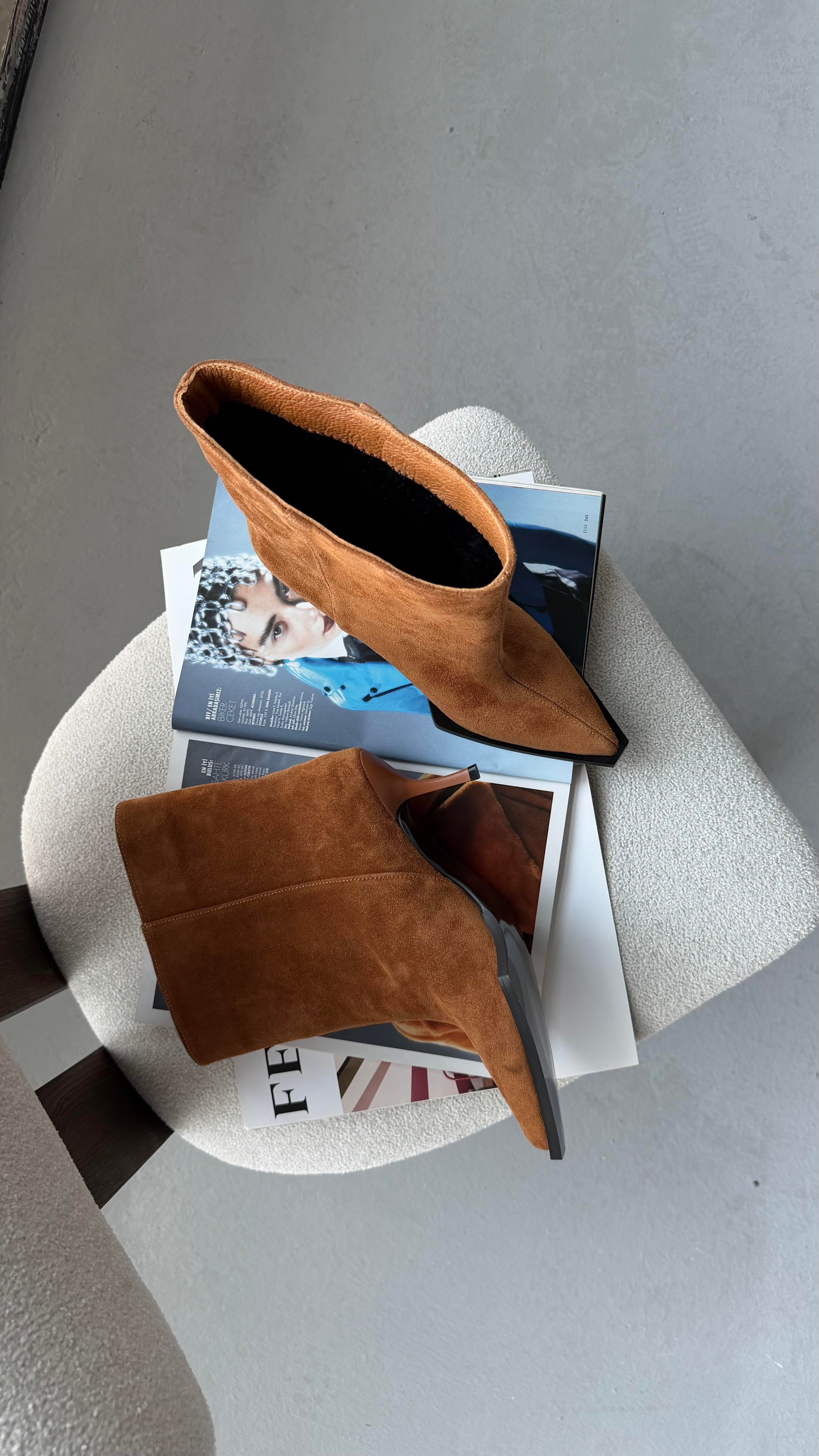 Taba Hakiki Süet Deri Sivri Burun Dikişli Kadın Bot