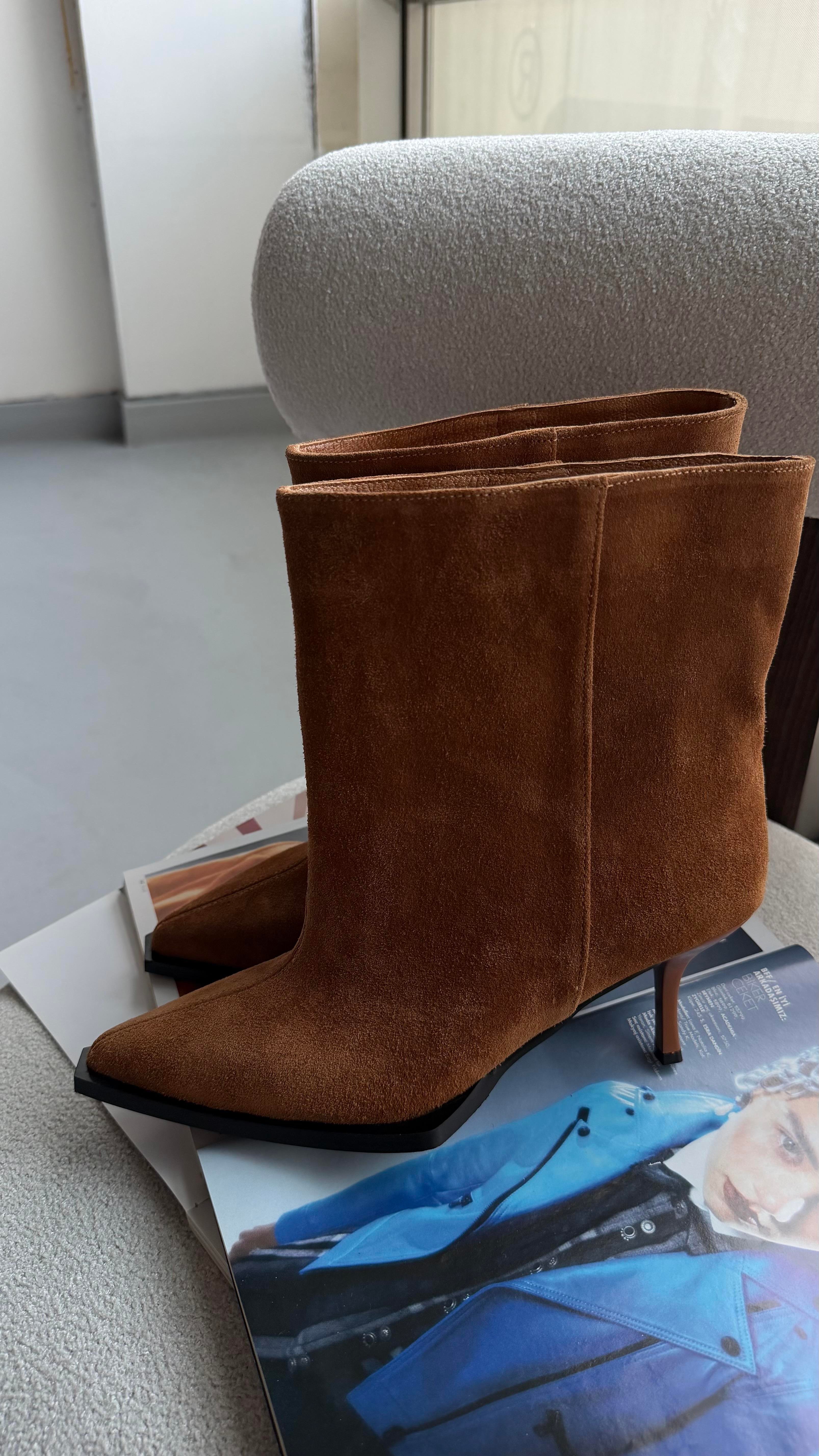 Taba Hakiki Süet Deri Sivri Burun Dikişli Kadın Bot