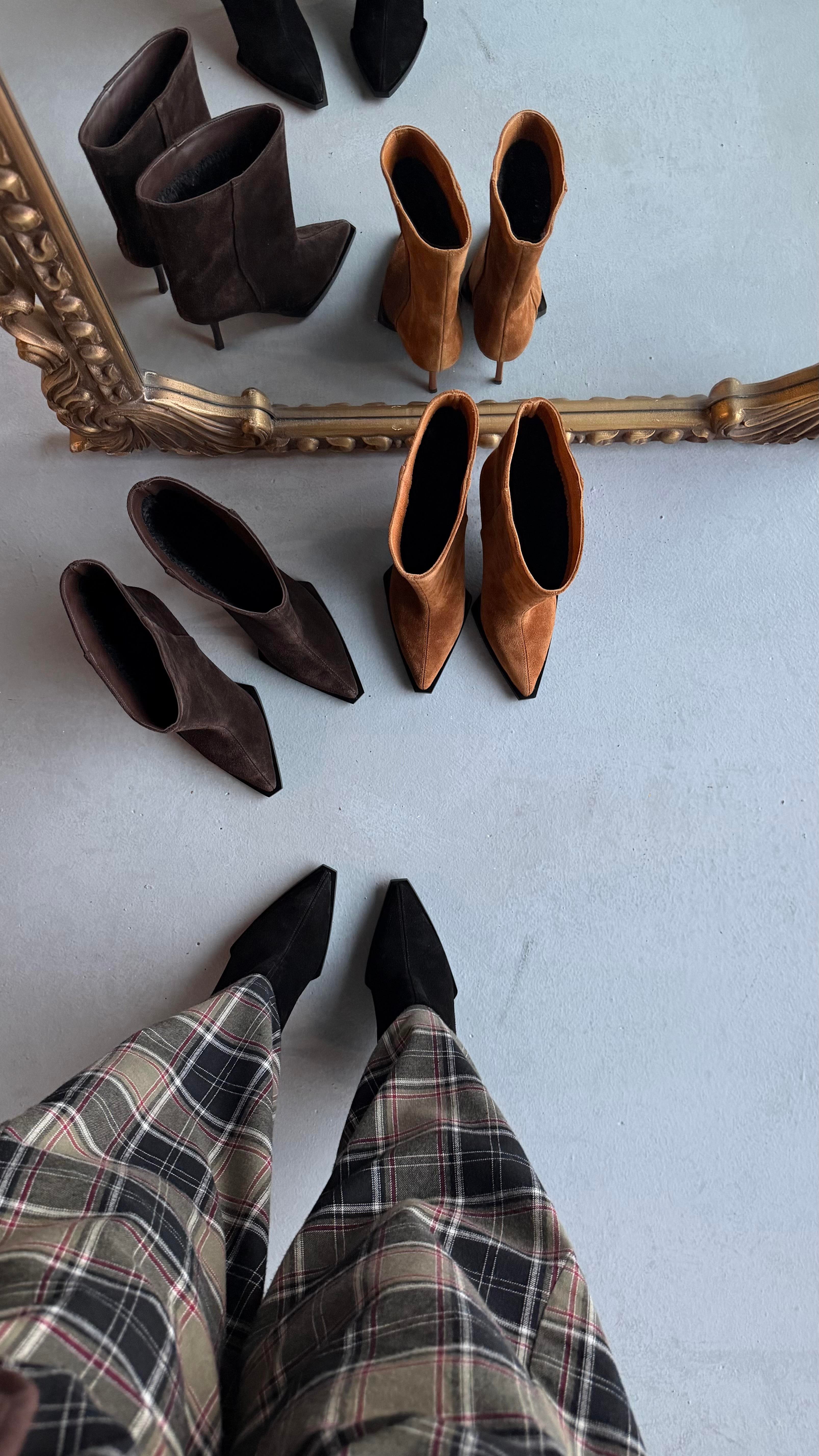 Taba Hakiki Süet Deri Sivri Burun Dikişli Kadın Bot