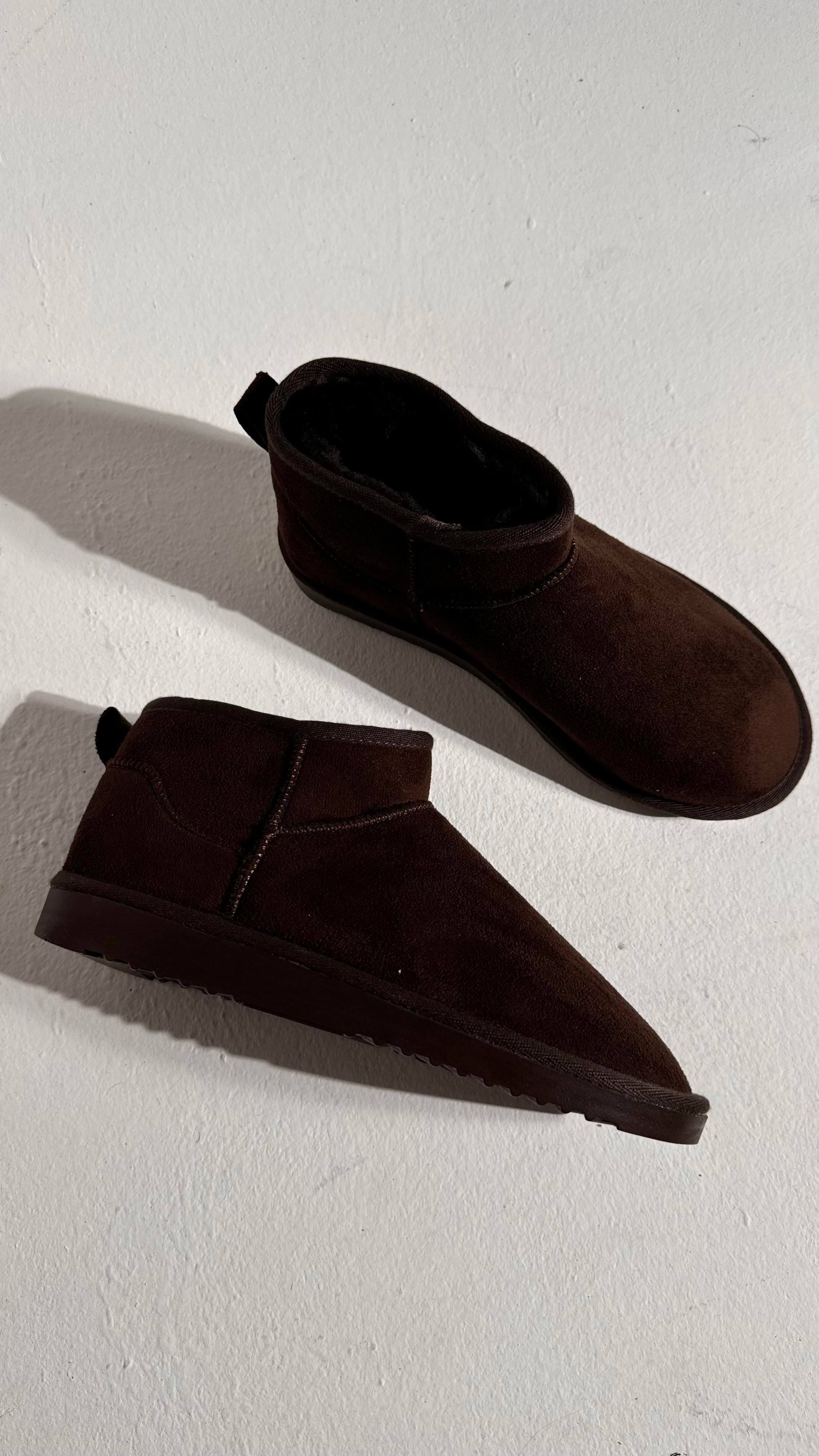 Ultra Mini Acıkahve Süet İçi Tüylü Düz Taban Bilekte Bot 