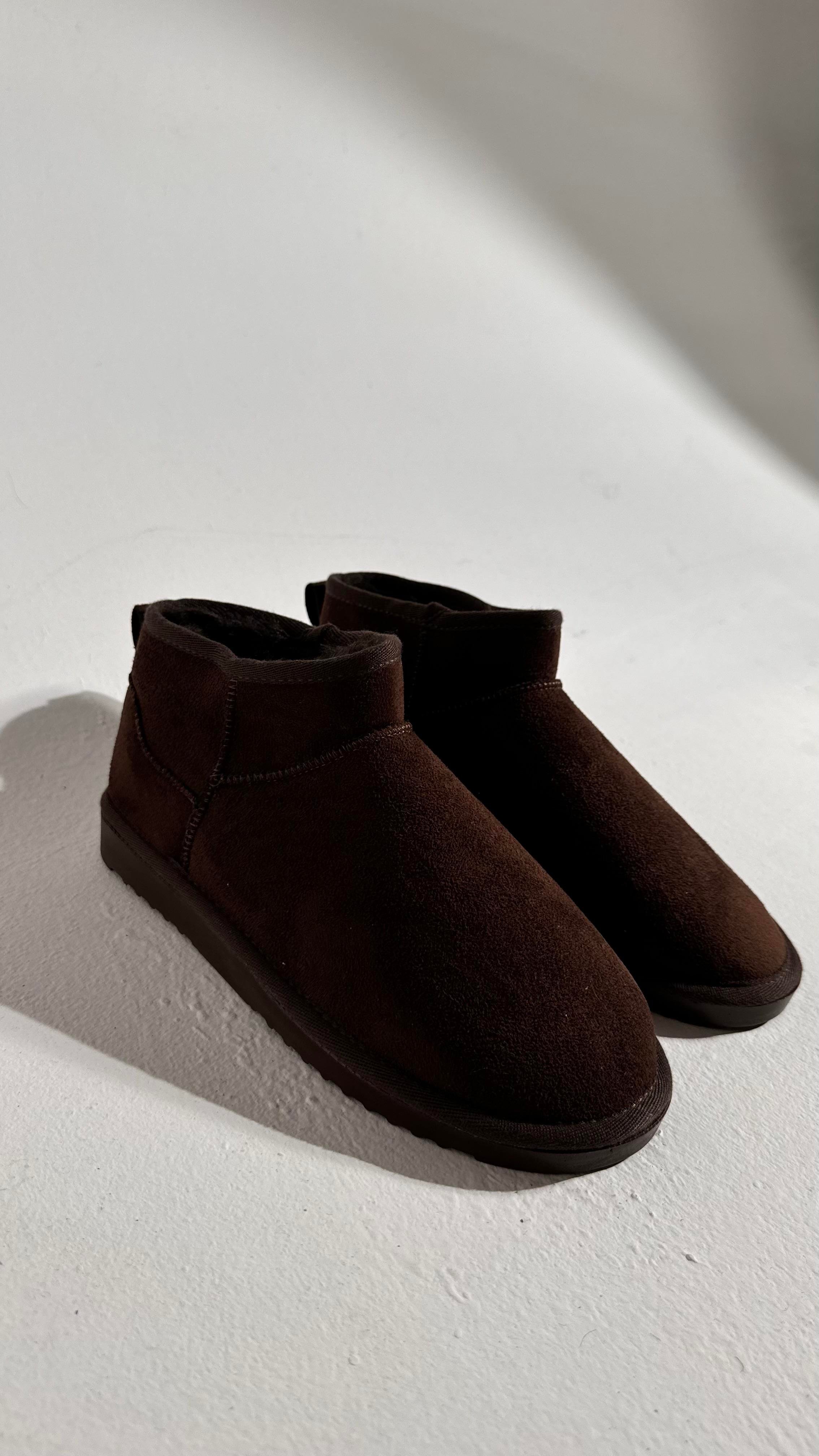 Ultra Mini Acıkahve Süet İçi Tüylü Düz Taban Bilekte Bot 