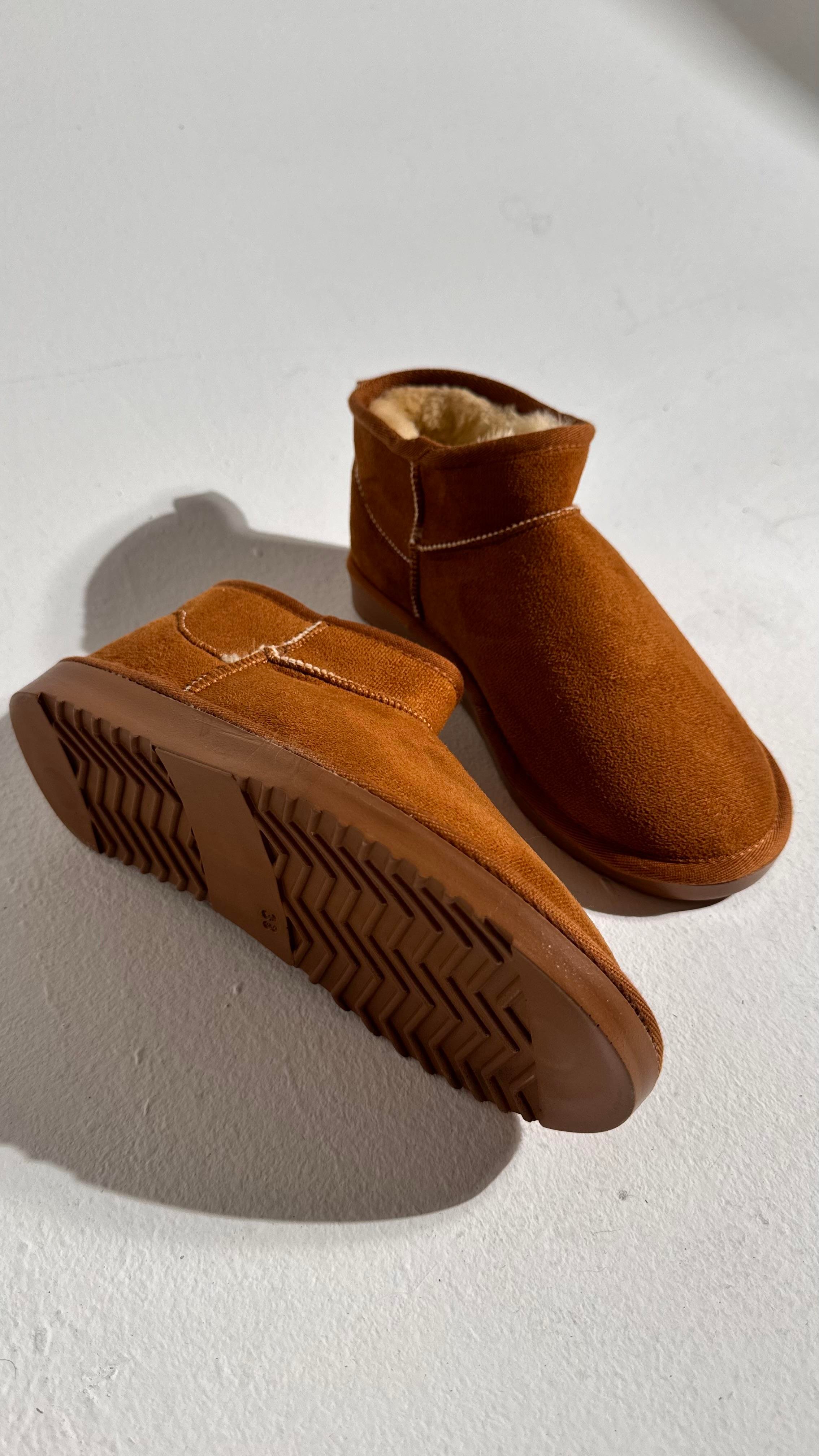 Ultra Mini Taba Süet İçi Tüylü Düz Taban Bilekte Bot 