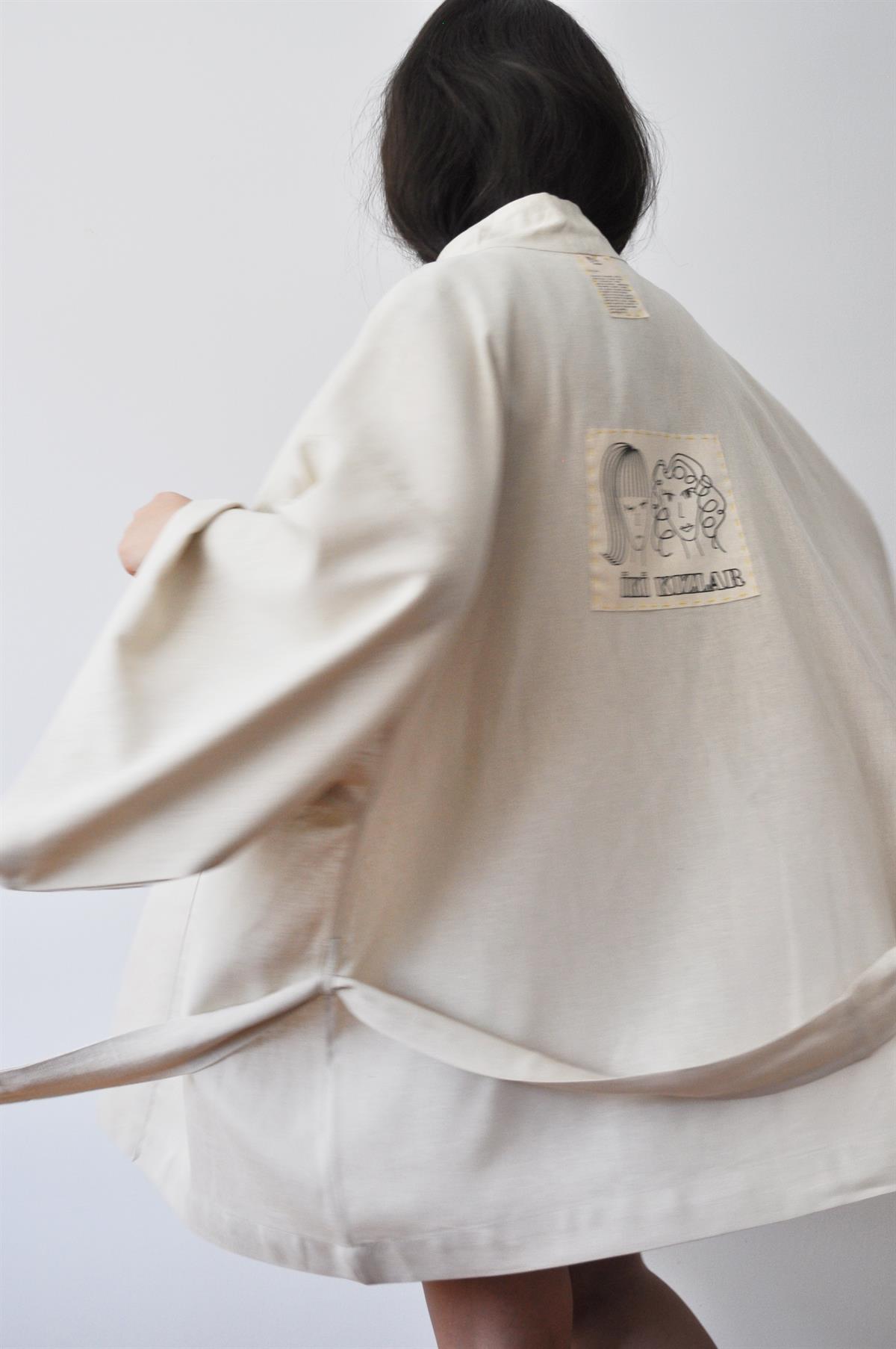 İki Kızlar Kimono