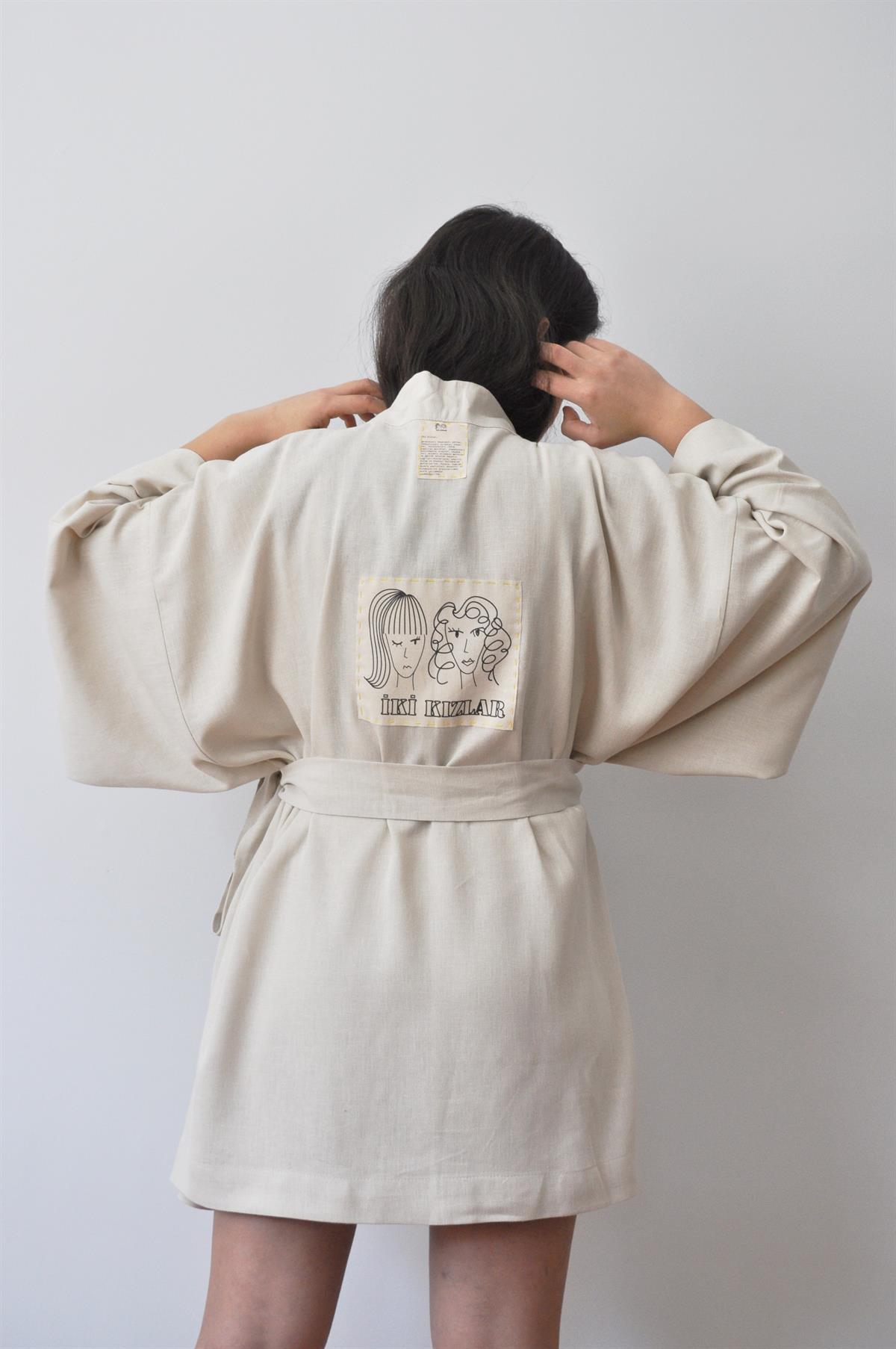 İki Kızlar Kimono