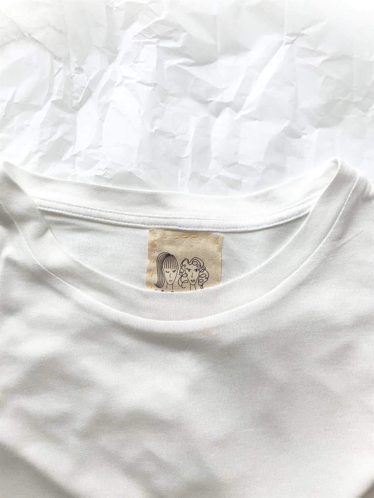 Kafasında Bulutlar Dolaşan Kız Tshirt