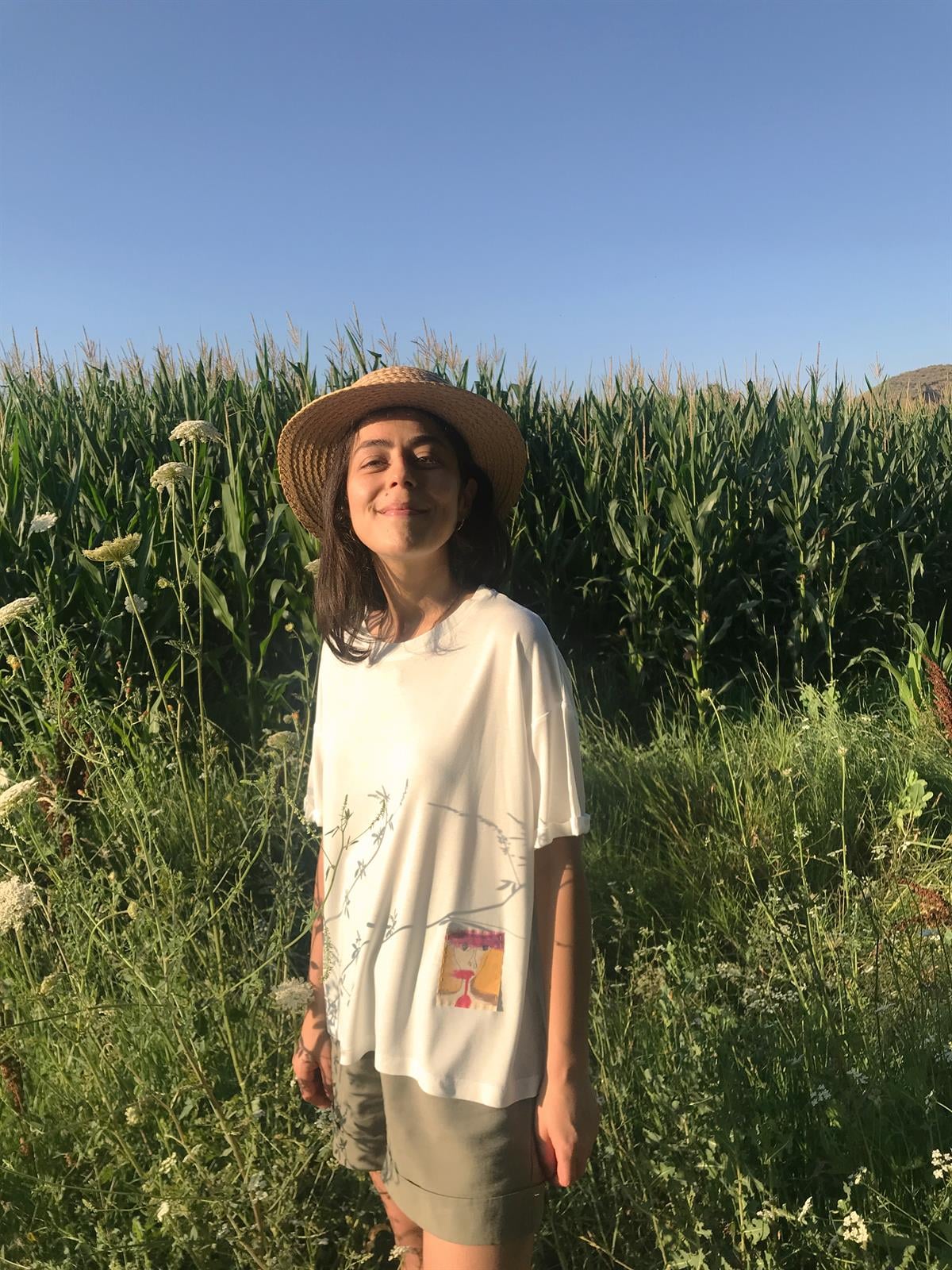 Kafasında Bulutlar Dolaşan Kız Tshirt