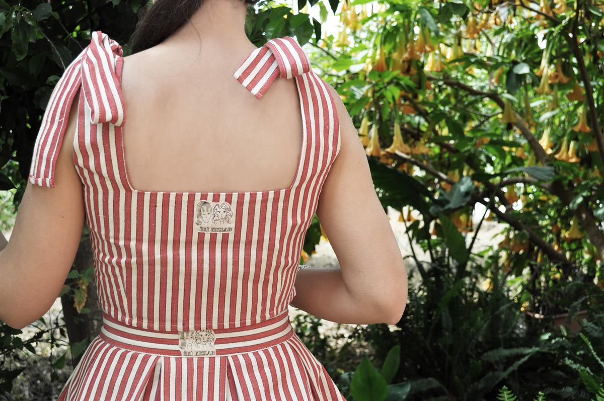 Kırmızı Çizgili Kare Yaka Crop Top
