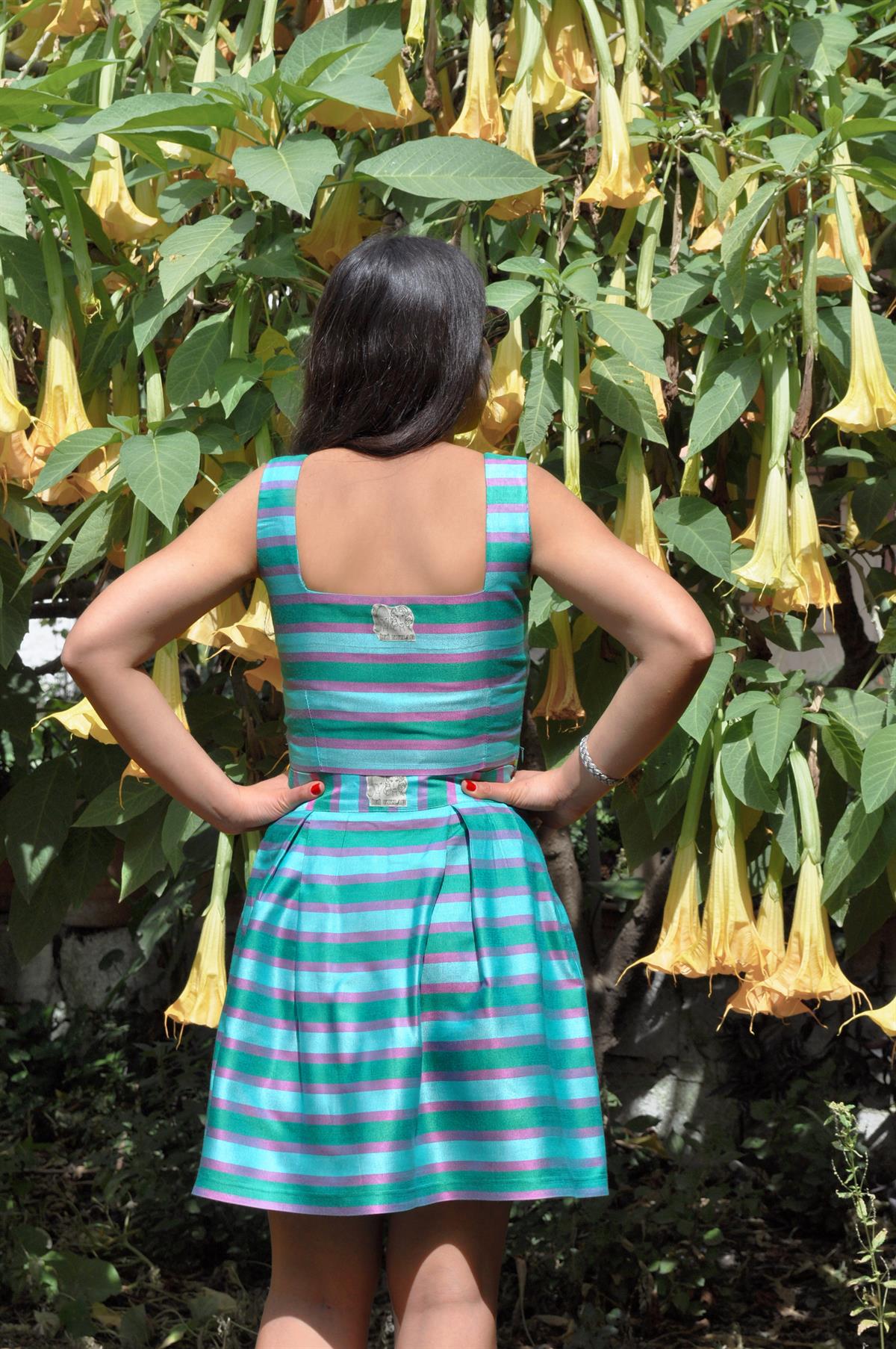 Mavi Kutnu Kare Yaka Crop Top